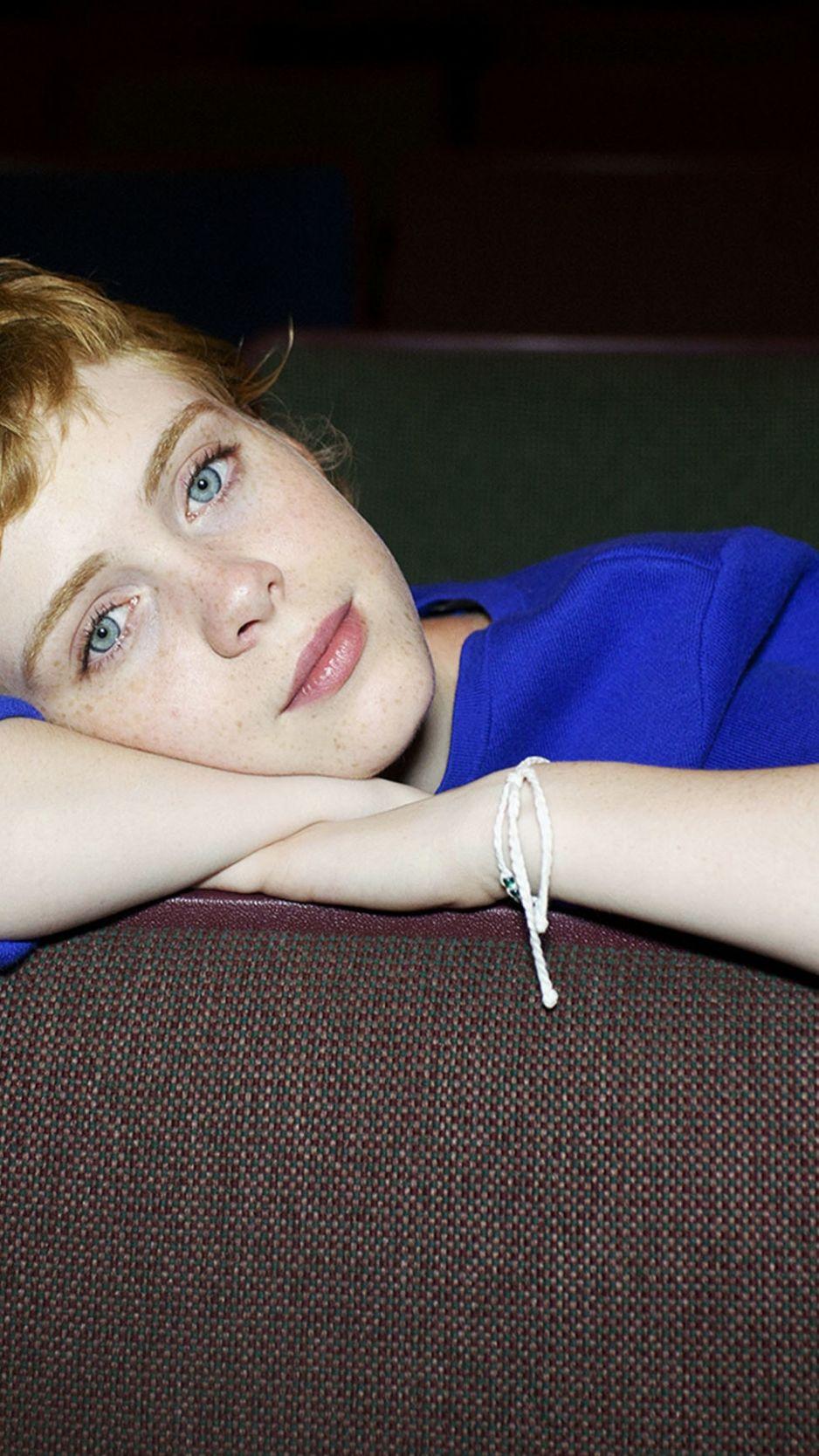 938x1668 Download Sophia Lillis Photohoot 2018 iPhone standard