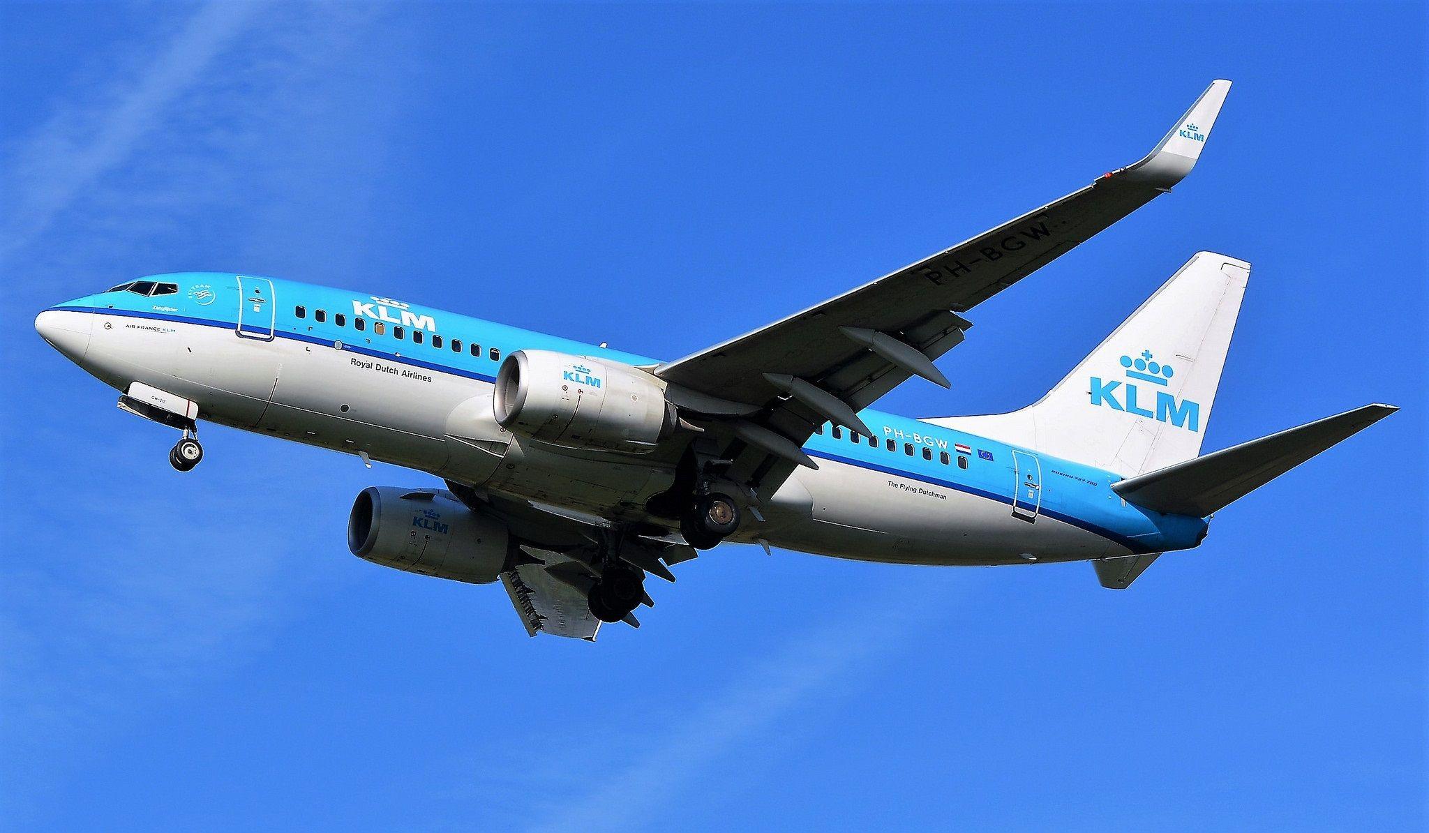 2048x1194 PH BGW KLM Royal Dutch Airlines Boeing 737 7K2 HD Wallpaper