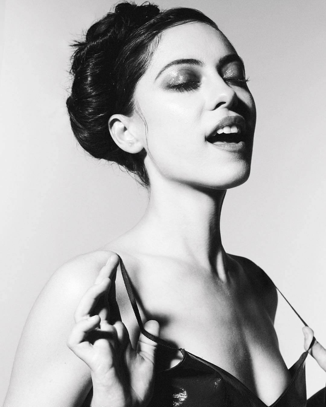 1080x1350 Hot Picture Of Rosa Salazar Are Slices Of Heaven