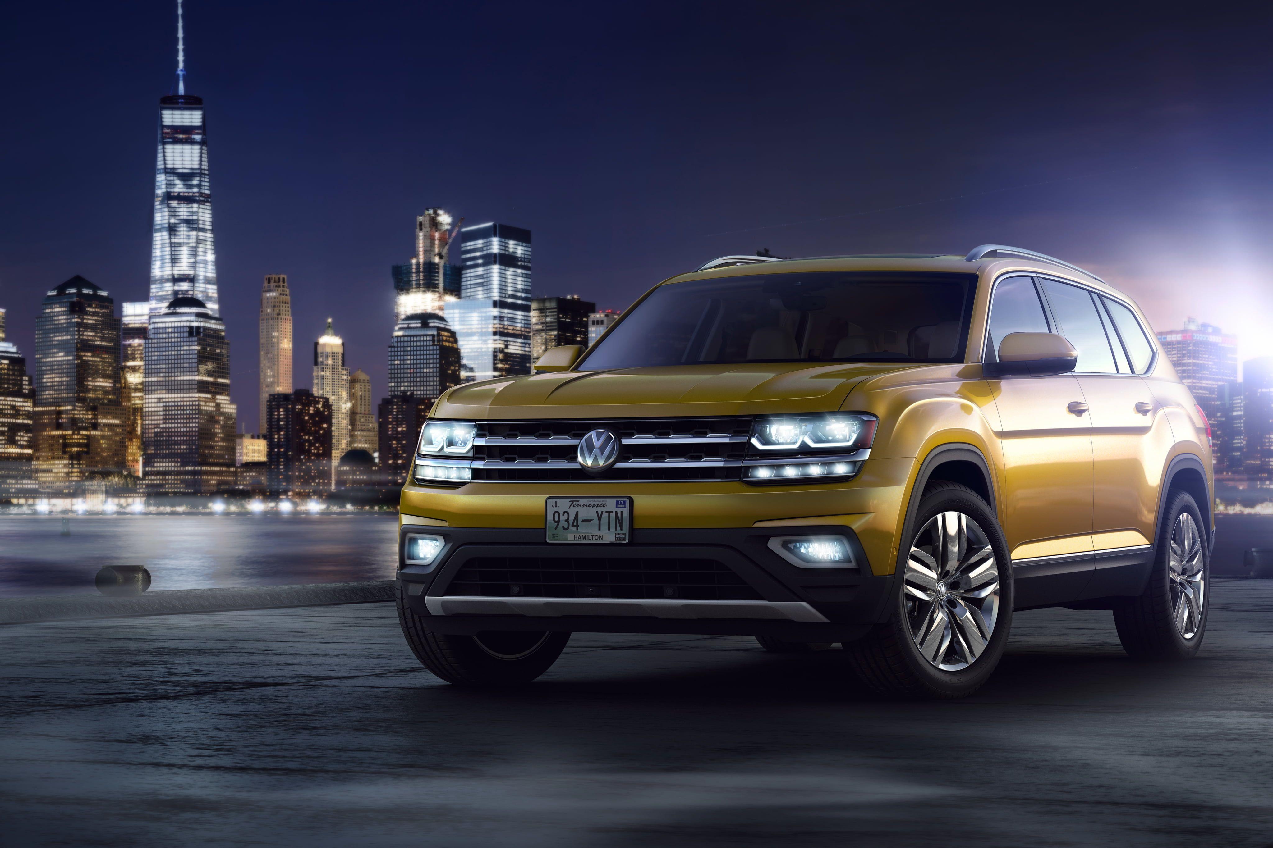 4096x2730 Photo of orange Volkswagen Tiguan wallpaper HD wallpaper