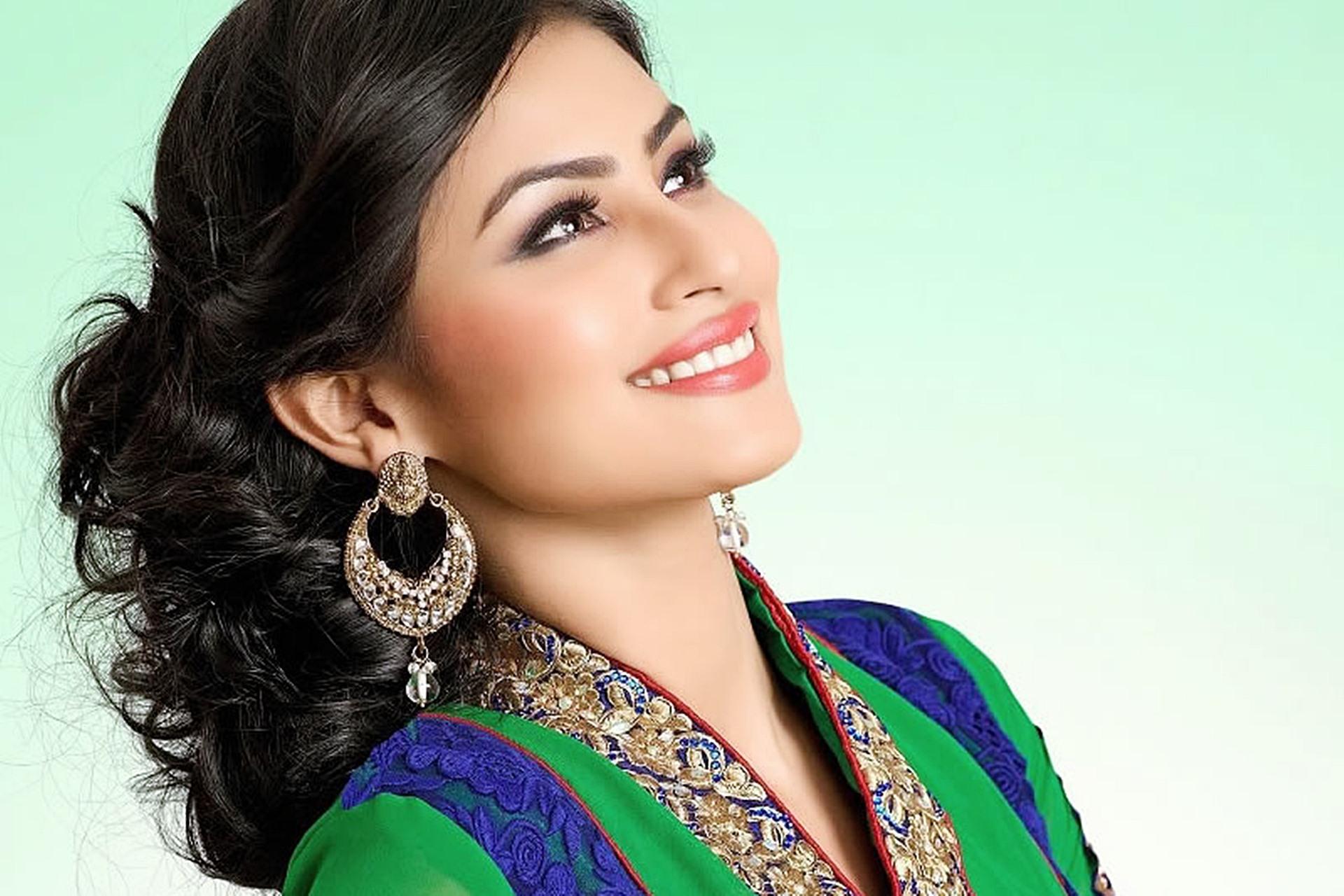 1920x1280 Mouni Roy Hot Photo, Pics, Image & HD Wallpaper