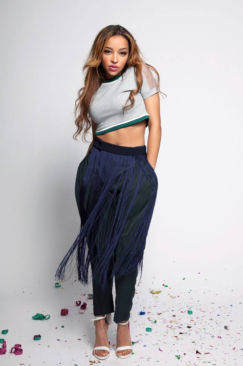 853x1280 Tinashe wallpaper