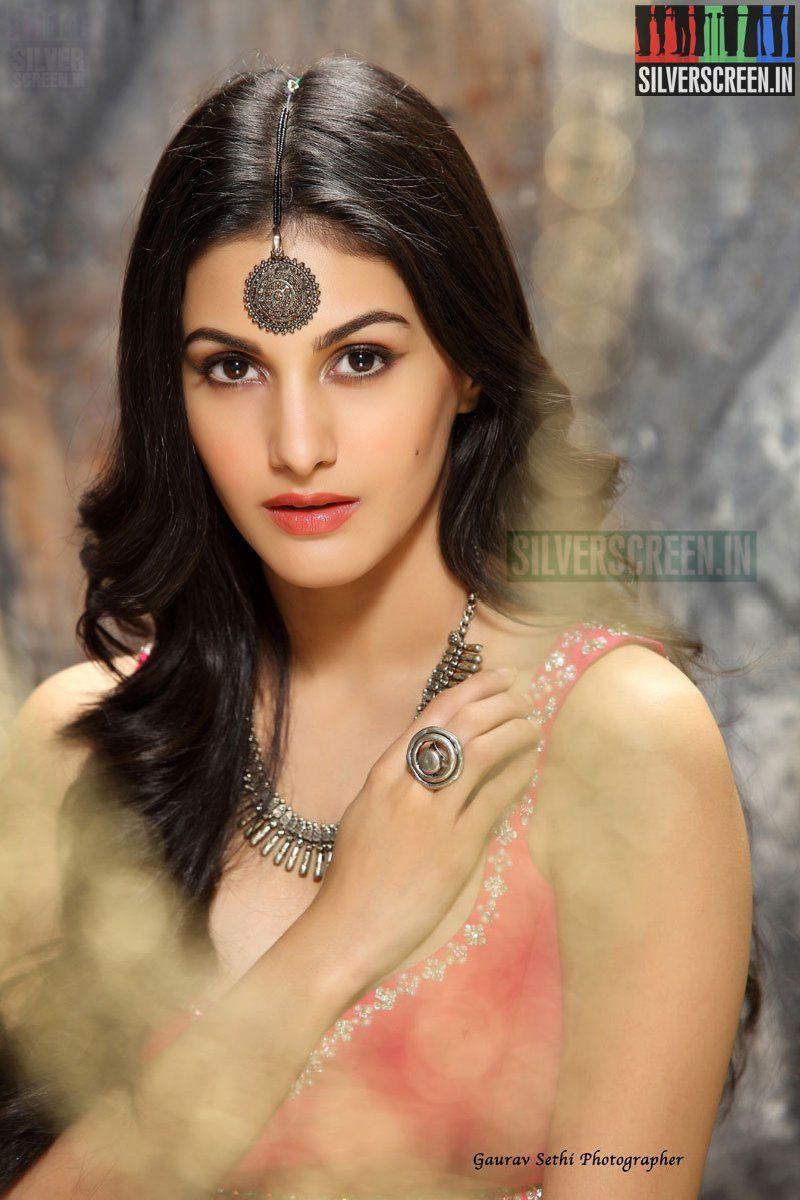 800x1200 Amyra Dastur HD Wallpaper Santabanta Dastur