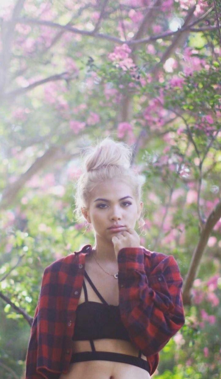 722x1235 Queen