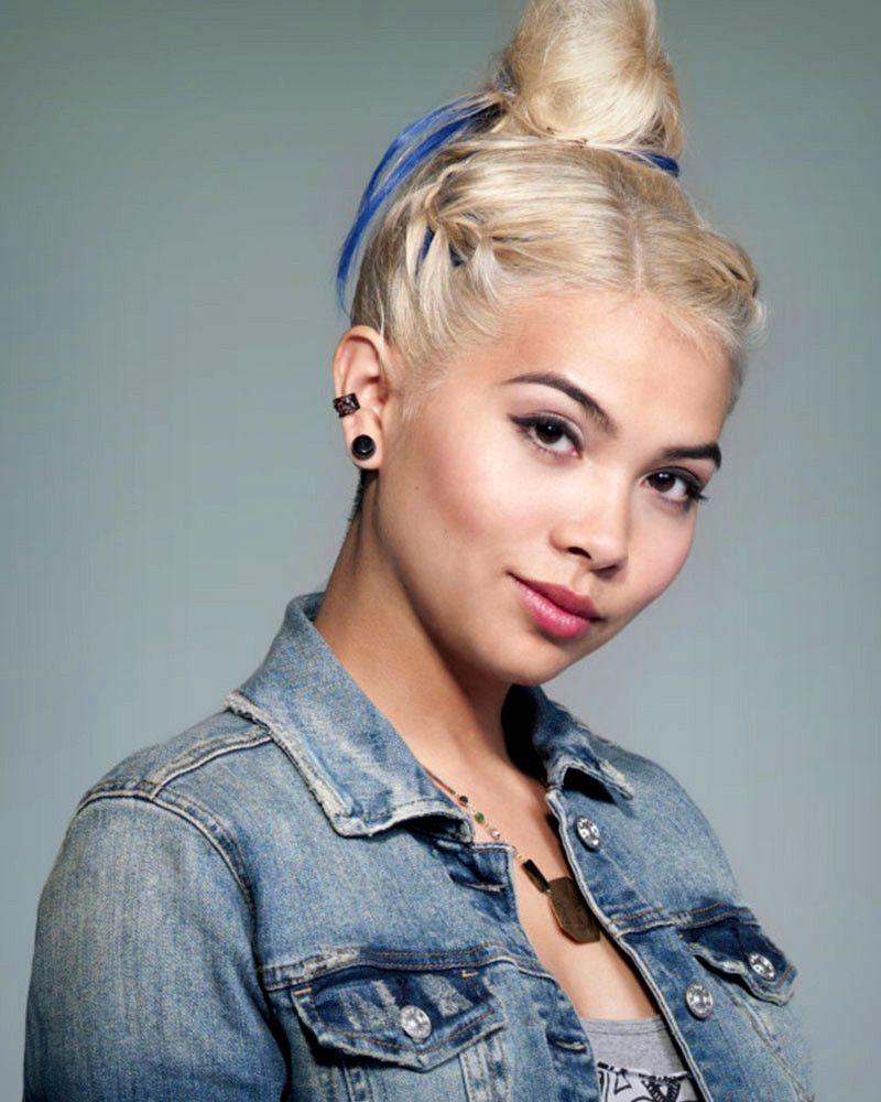 800x1000 Hayley Kiyoko wallpaper
