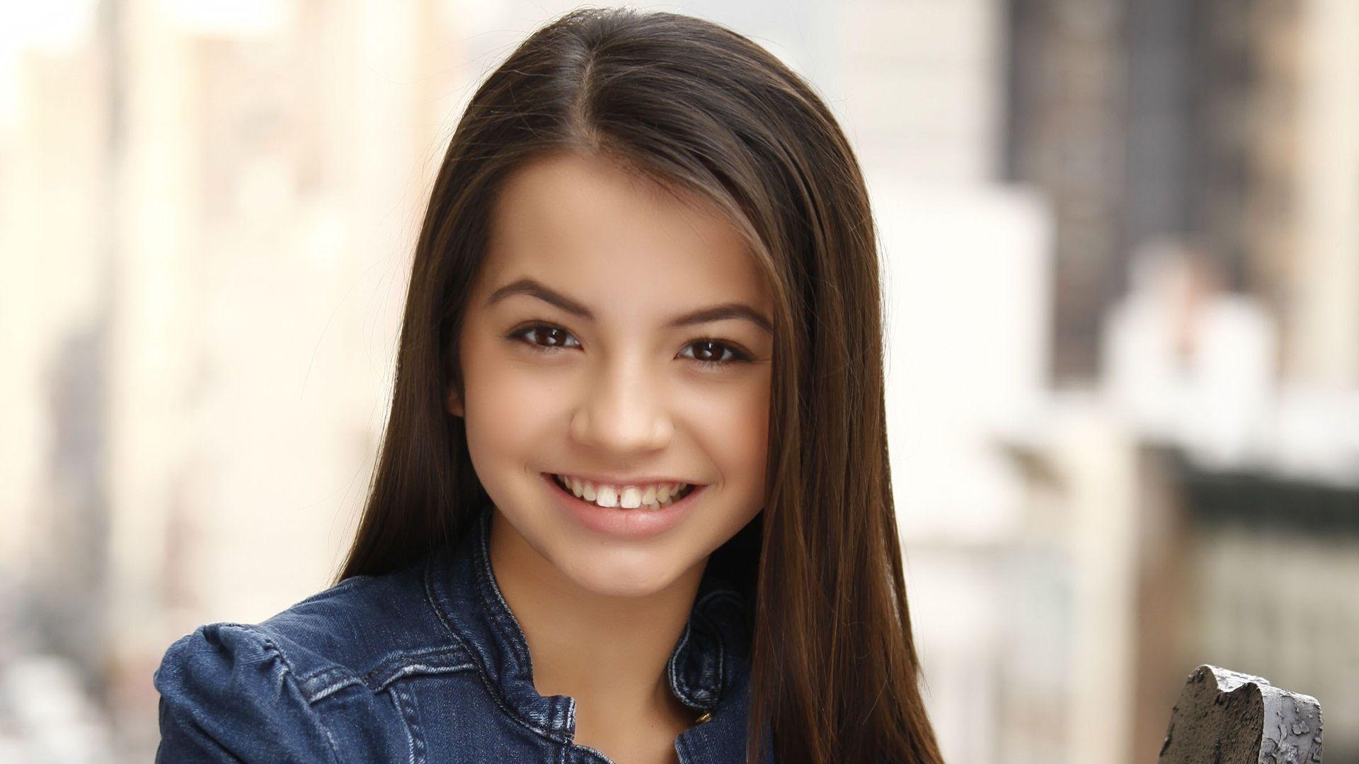 Isabela Moner Wallpapers - Top Free Isabela Moner Backgrounds