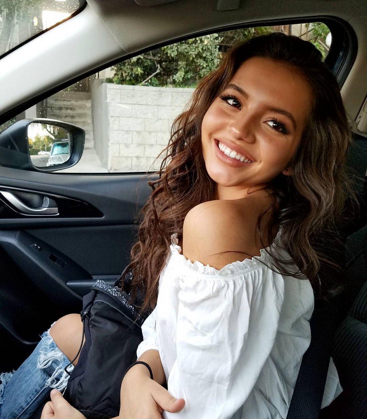 1280x1459 Classify Isabela Moner