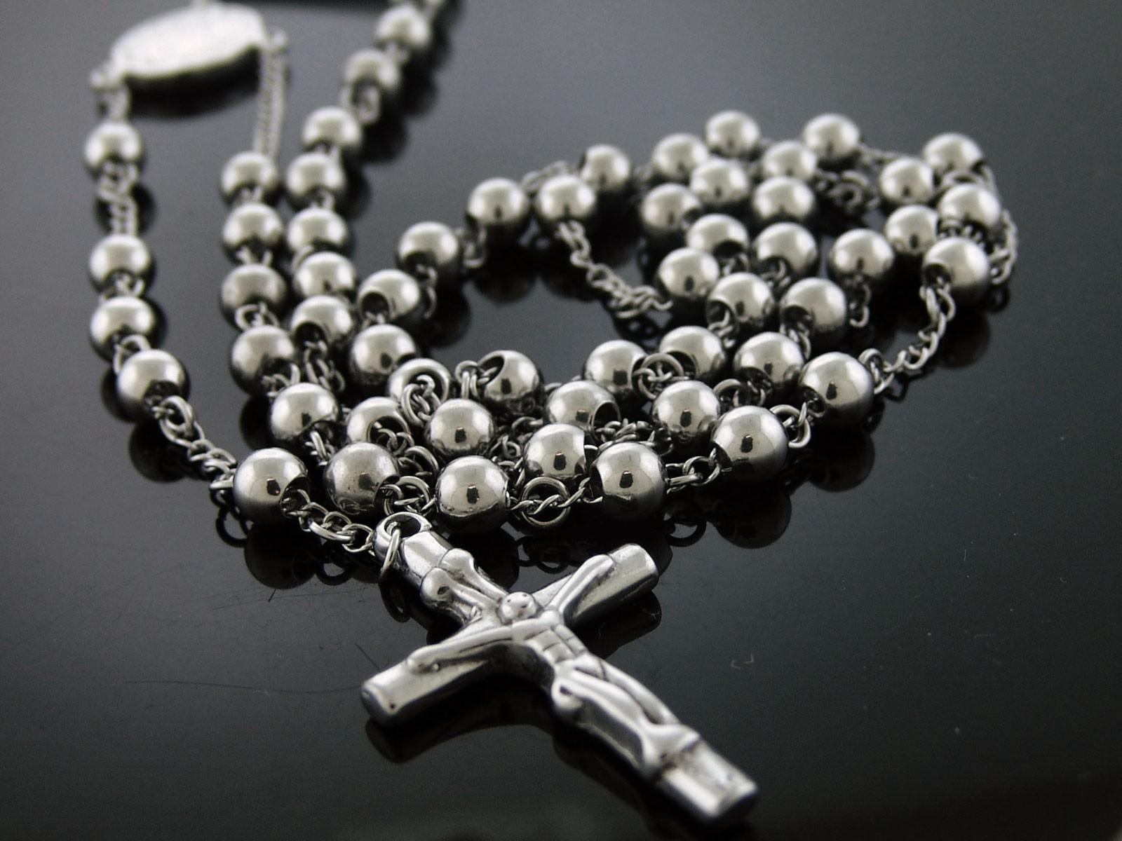 praying rosary wallpaper