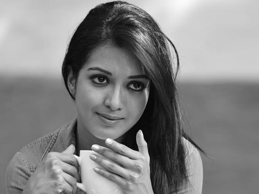 1024x768 ACTRESS
