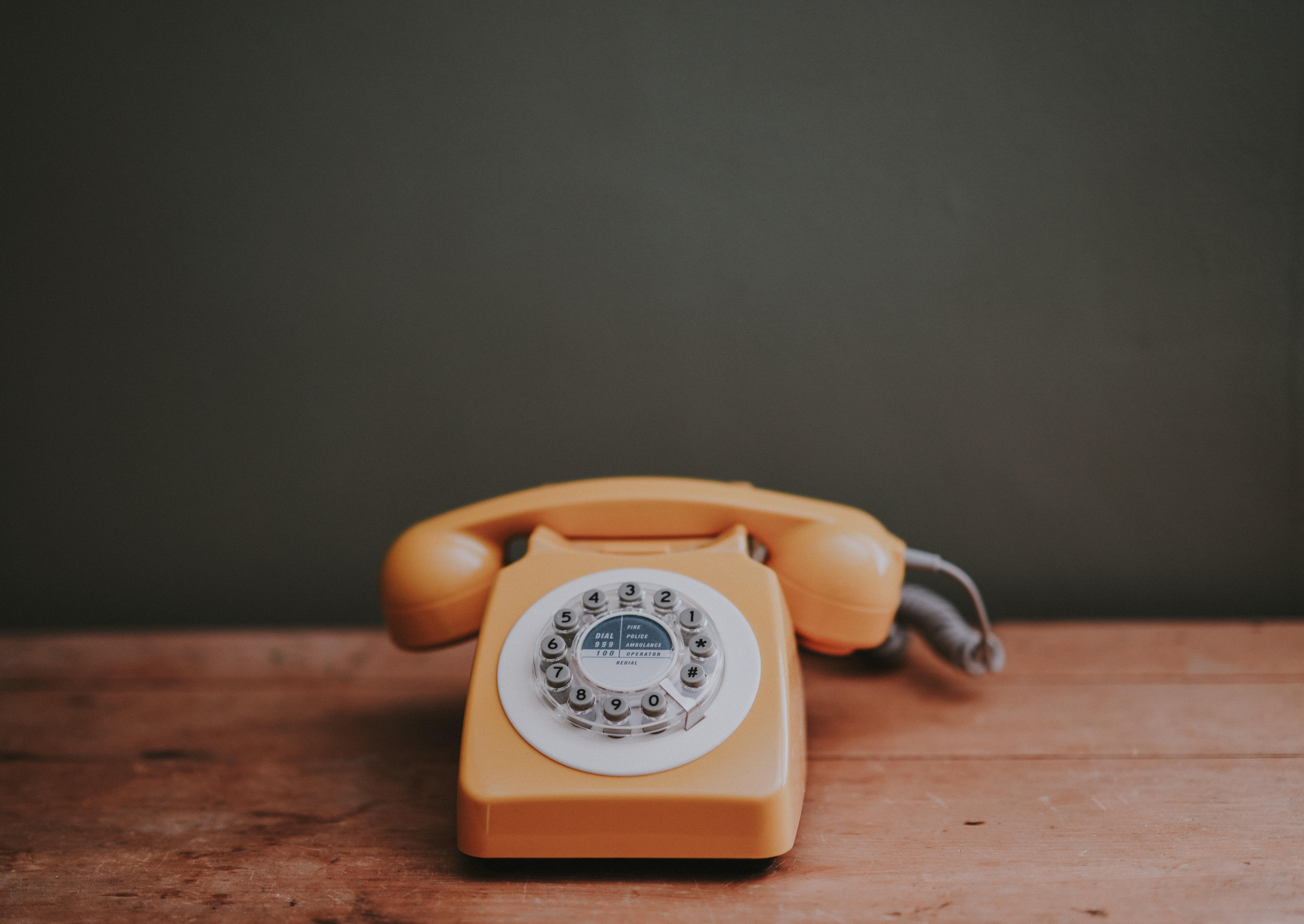 7438x5271 Yellow rotary telephone HD wallpaper