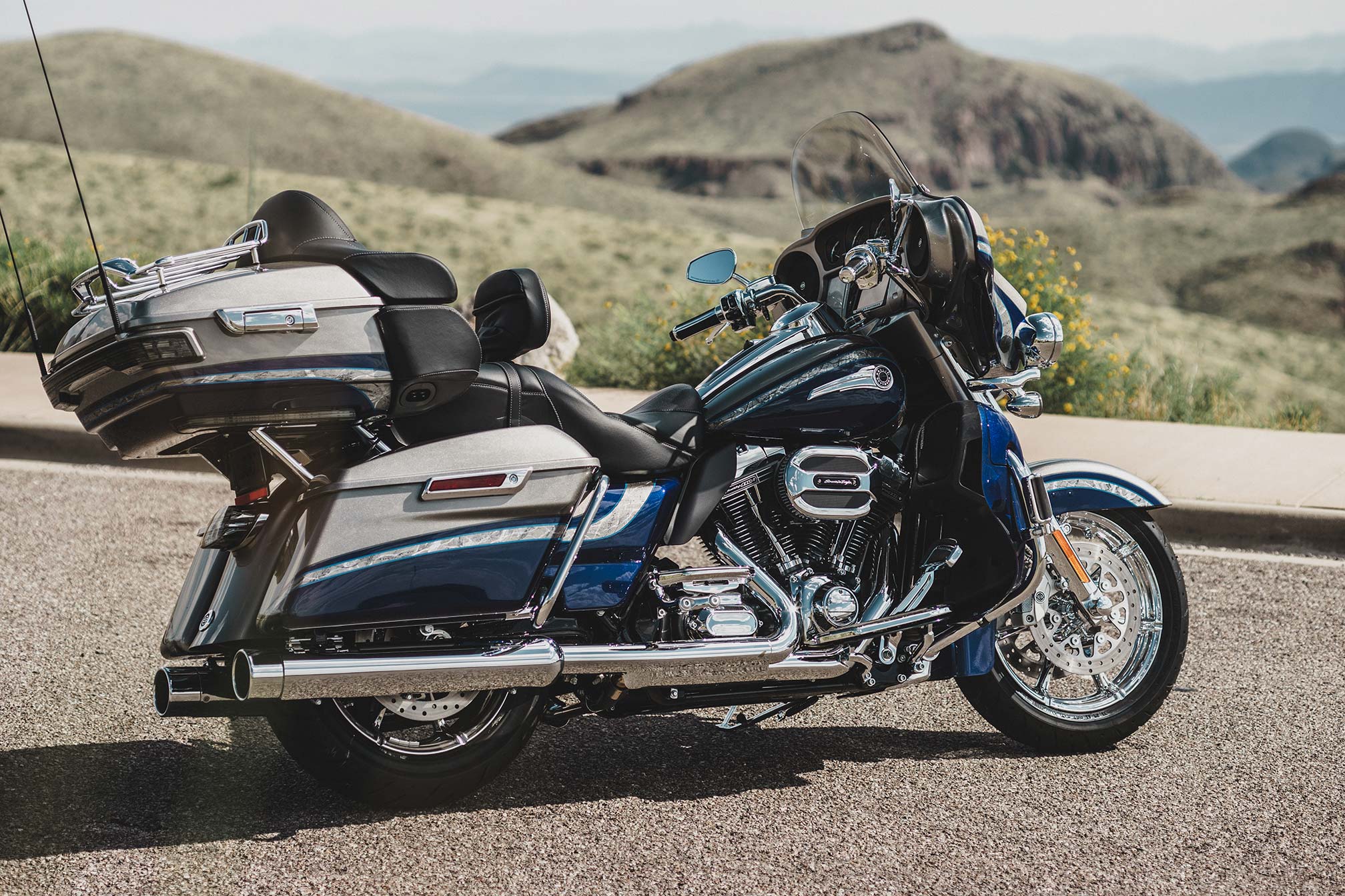 2016x1344 Harley Davidson CVO Limited Review