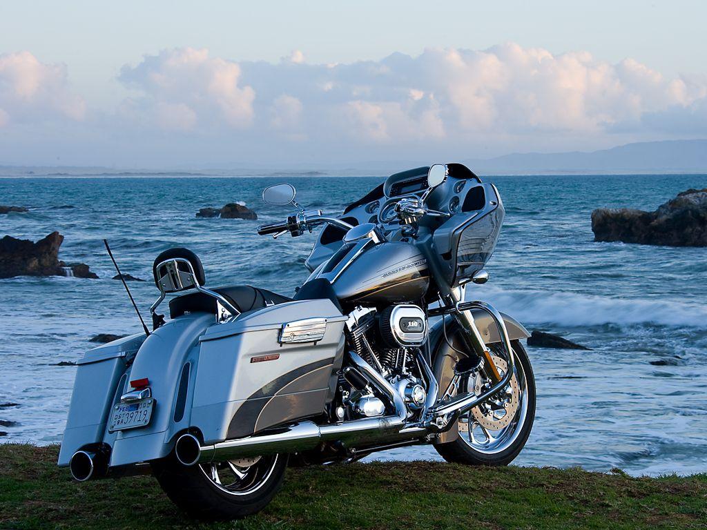 1024x768 Harley Davidson CVO Road Glide