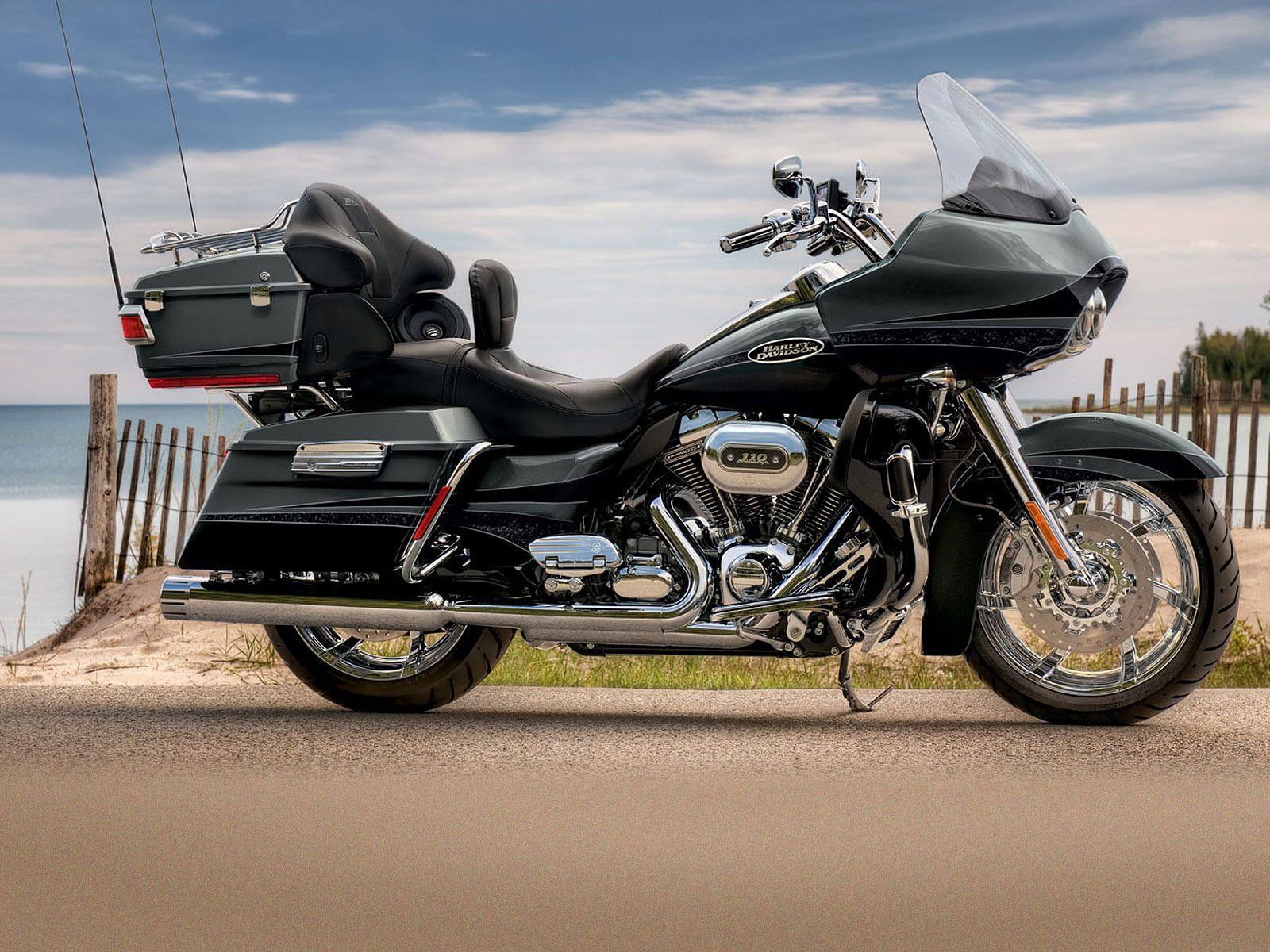 1600x1200 FLTRUSE CVO Road Glide Ultra 2011 picture