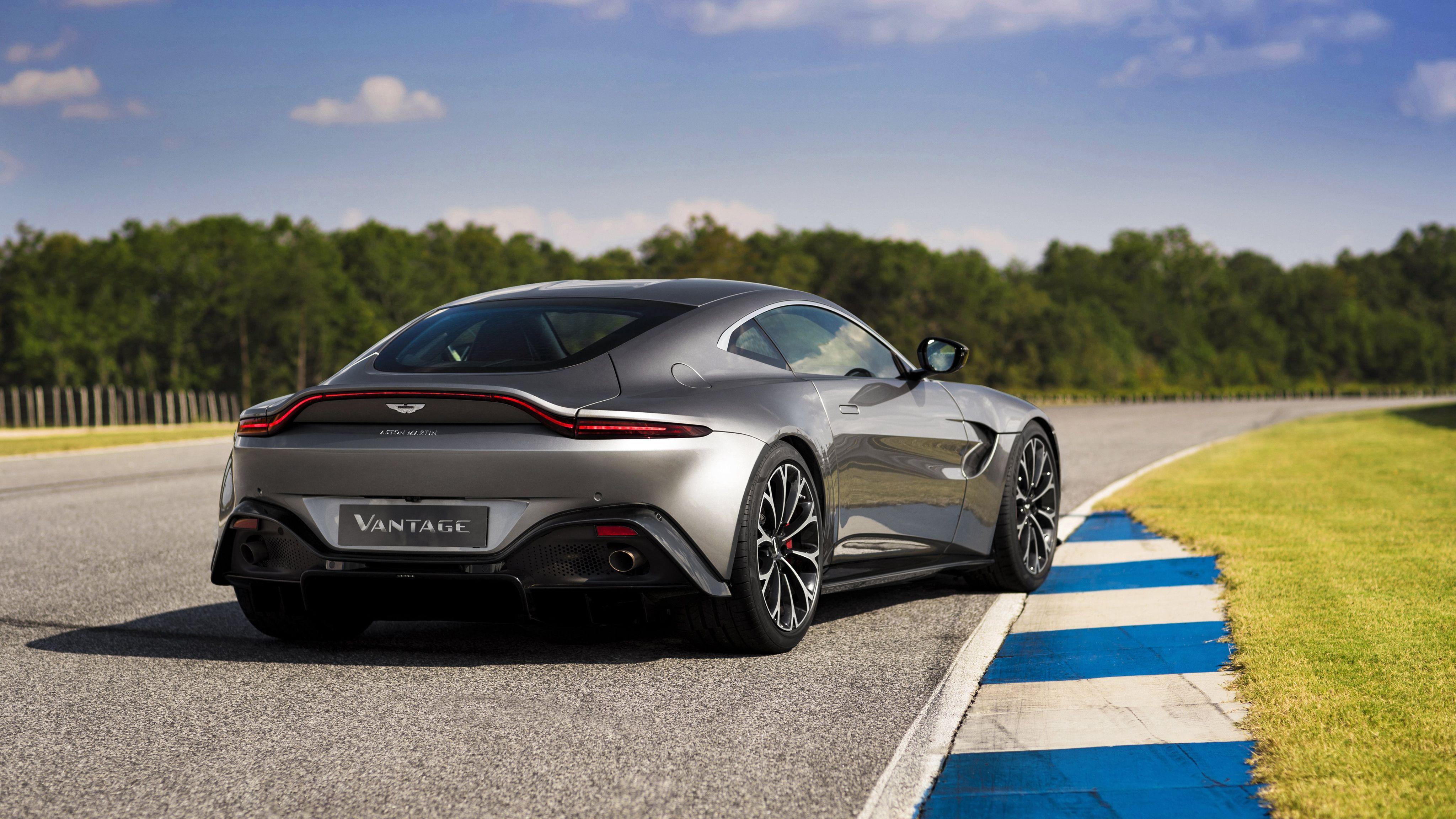 4096x2304 Aston Martin 2018 Wallpaper