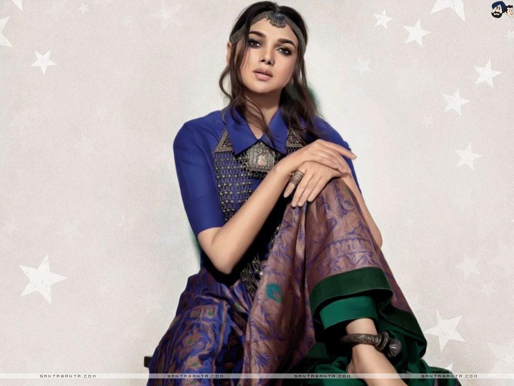 1024x768 Hot Bollywood Heroines & Actresses HD Wallpaper I Indian