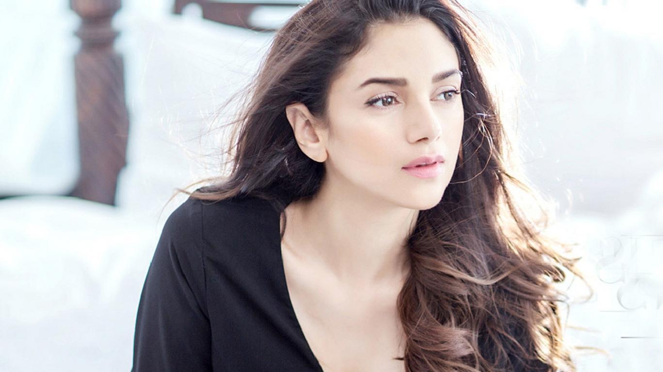 1366x768 Free download Aditi Rao Hydari HD wallpaper image pics