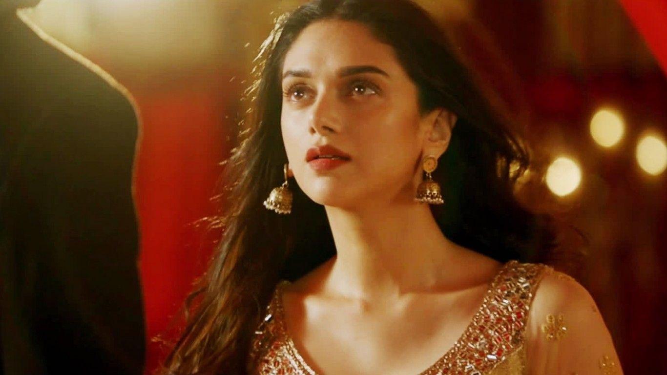 1366x768 Aditi Rao Hydari Best Wallpaper 24684