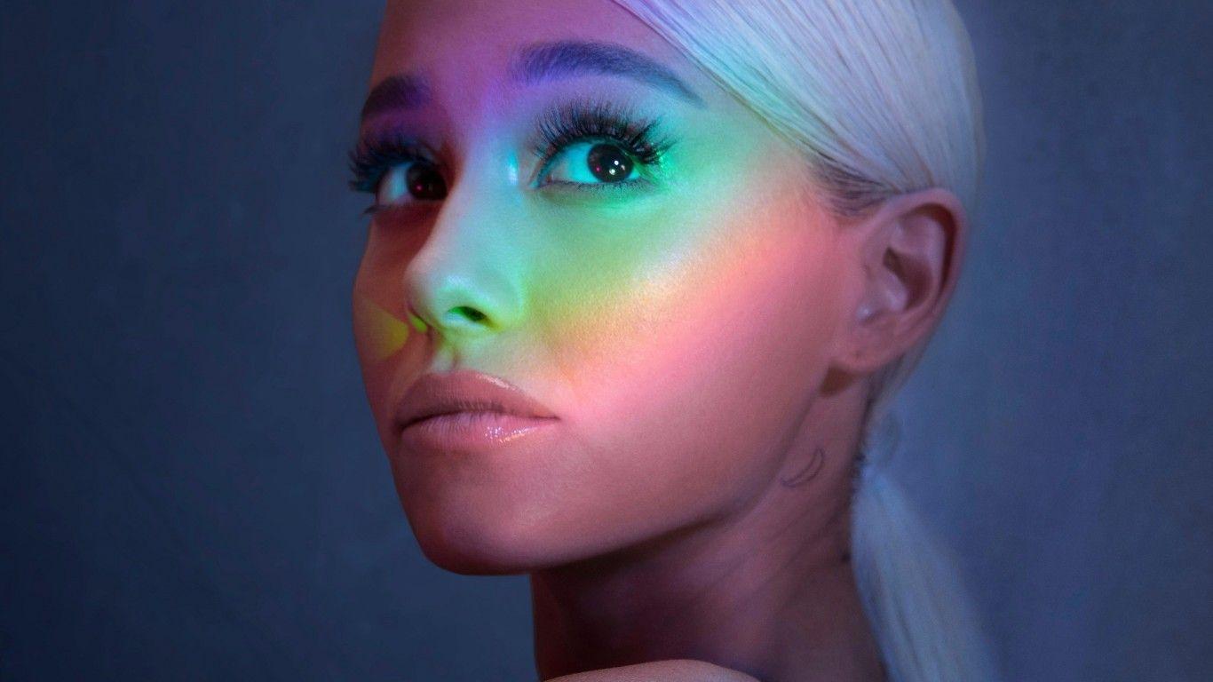 1366x768 Download 1366x768 Ariana Grande, Singer, Close Up Wallpaper