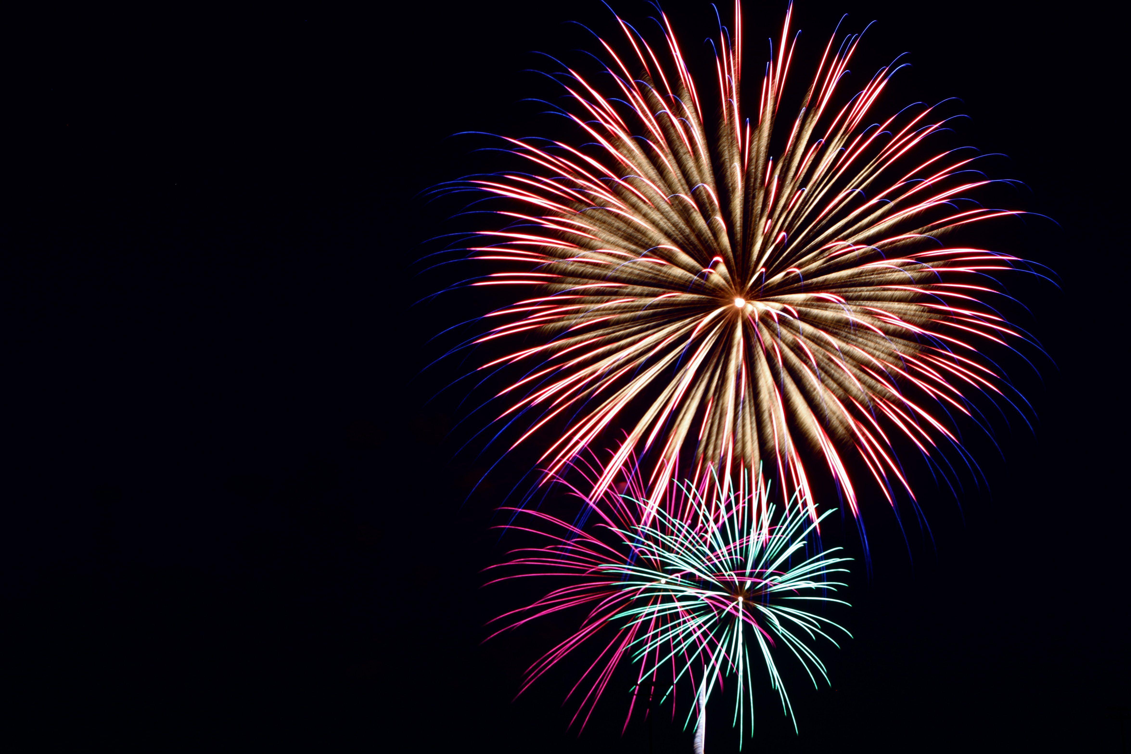 4701x3134 HD wallpaper of fireworks to celebrate the new year