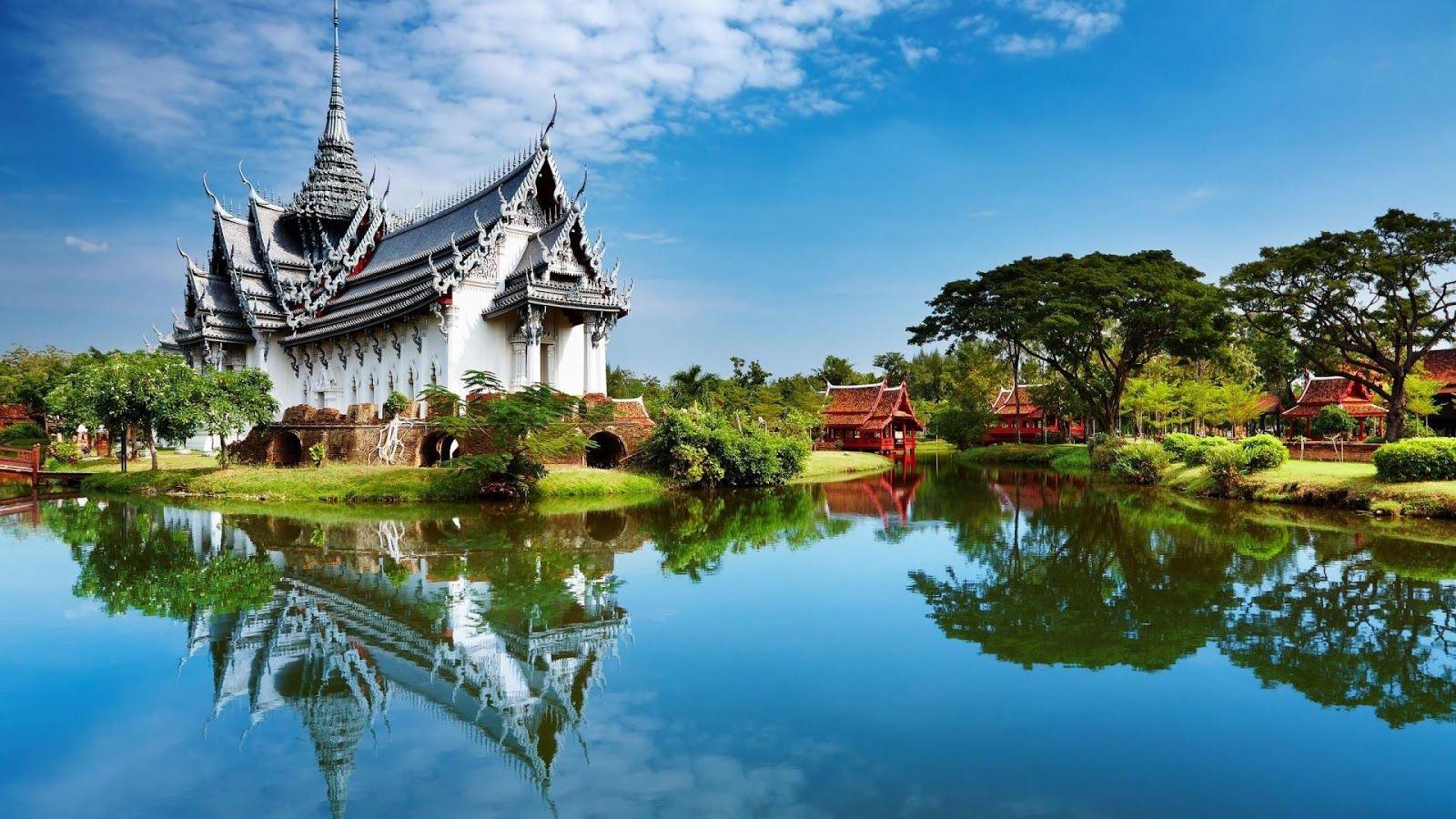 1600x900 World Travel Wallpaper