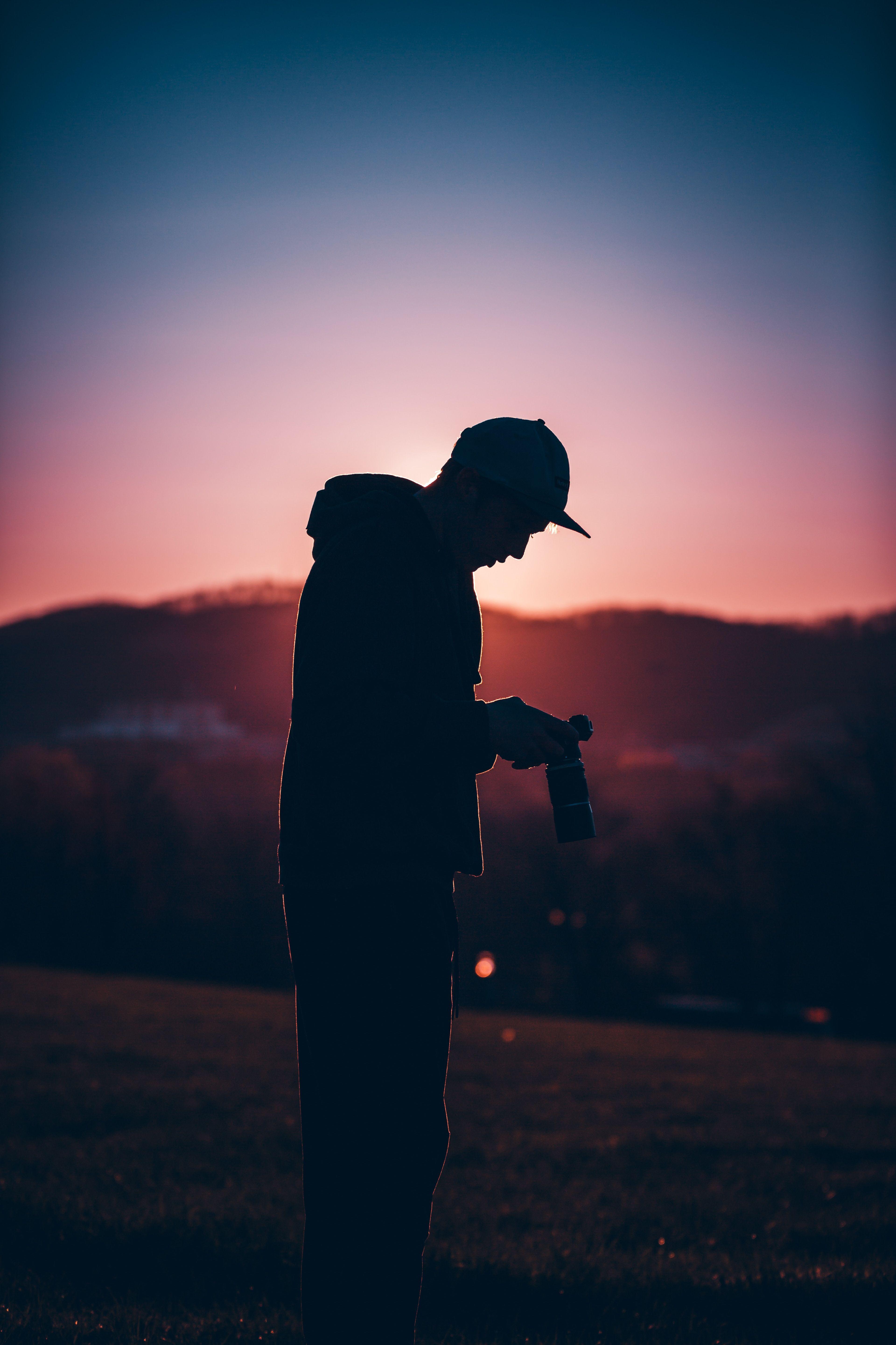 3840x5760 Download wallpaper 3840x5760 silhouette, photographer, dark