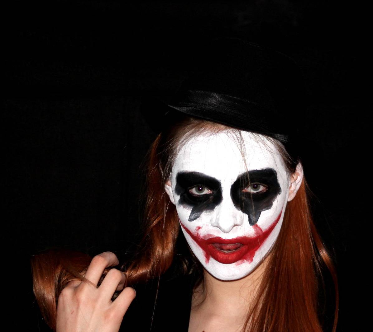 1197x1067 Joker Girl wallpaper