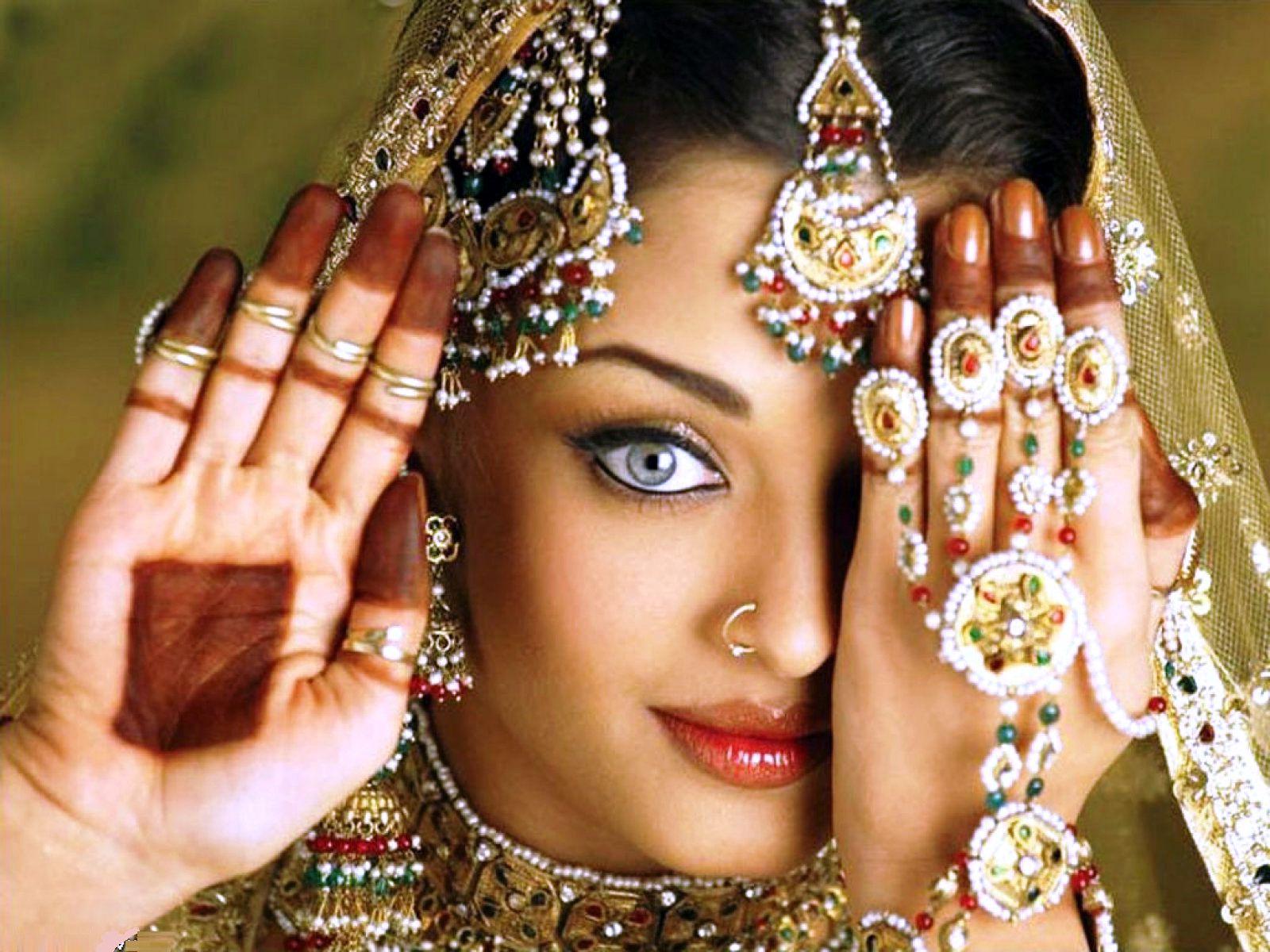 1600x1200 Aishwarya Rai Bridal HD Wallpaper Desktop Rai