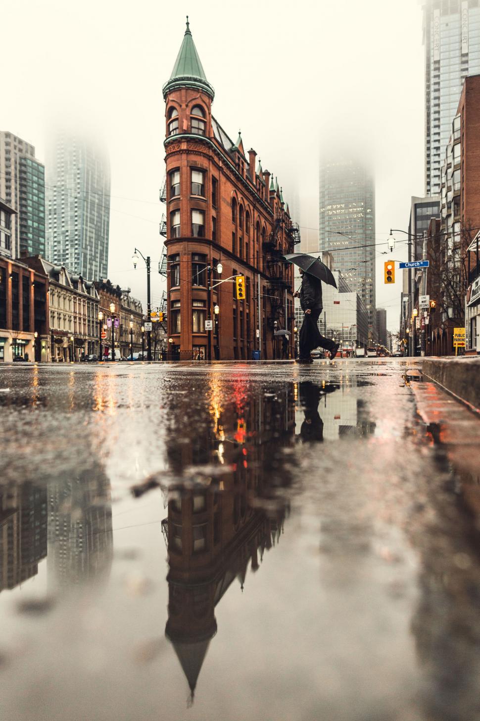970x1455 Free of Rainy city street