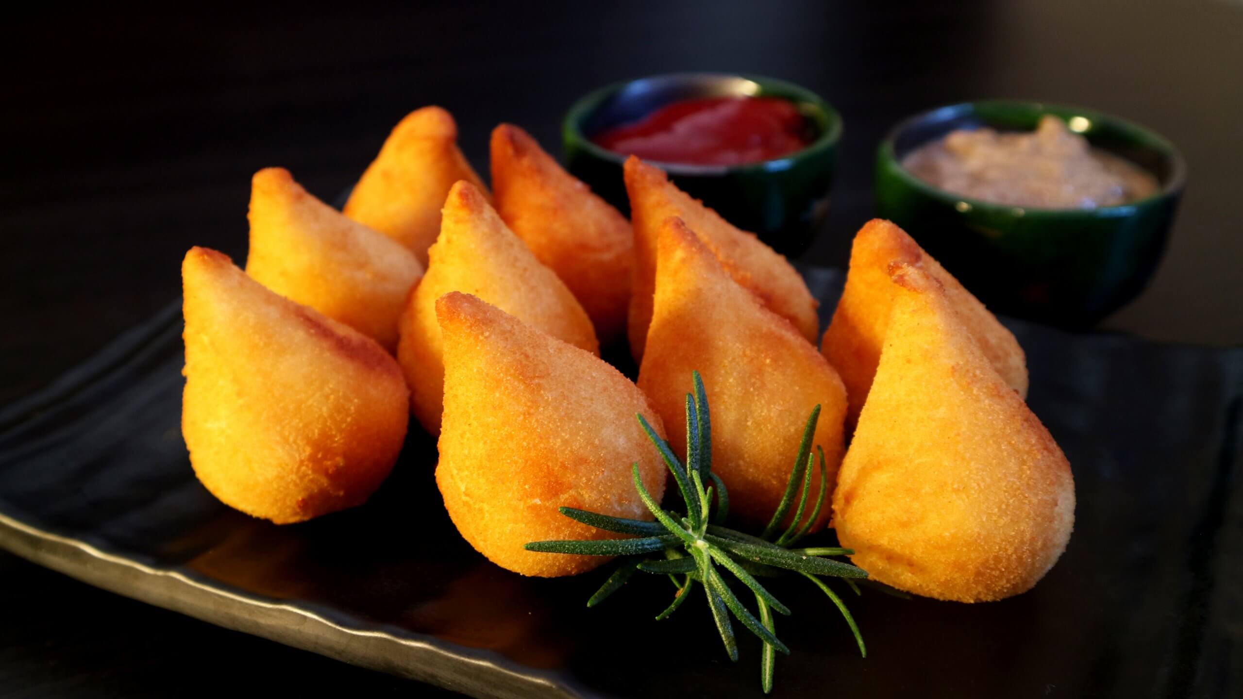 2560x1440 Coxinha, typically Brazilian