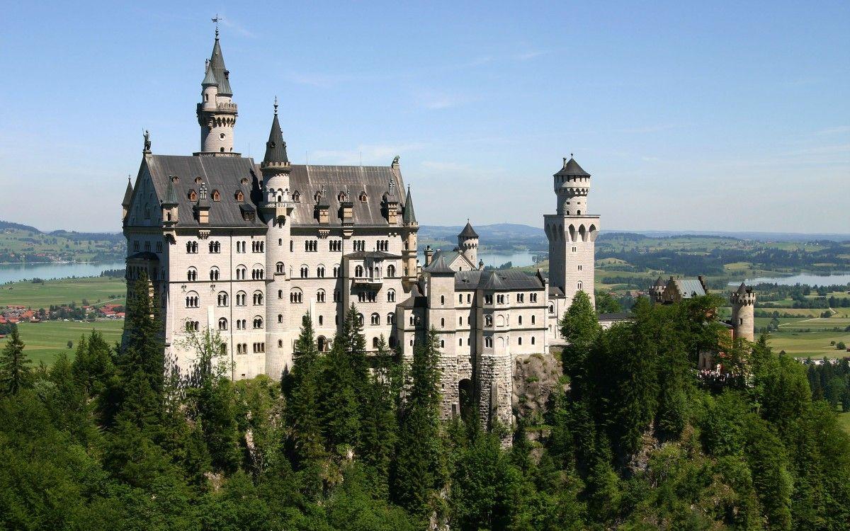 1200x750 Neuschwanstein Castle is perhaps the most famous 19th century neo