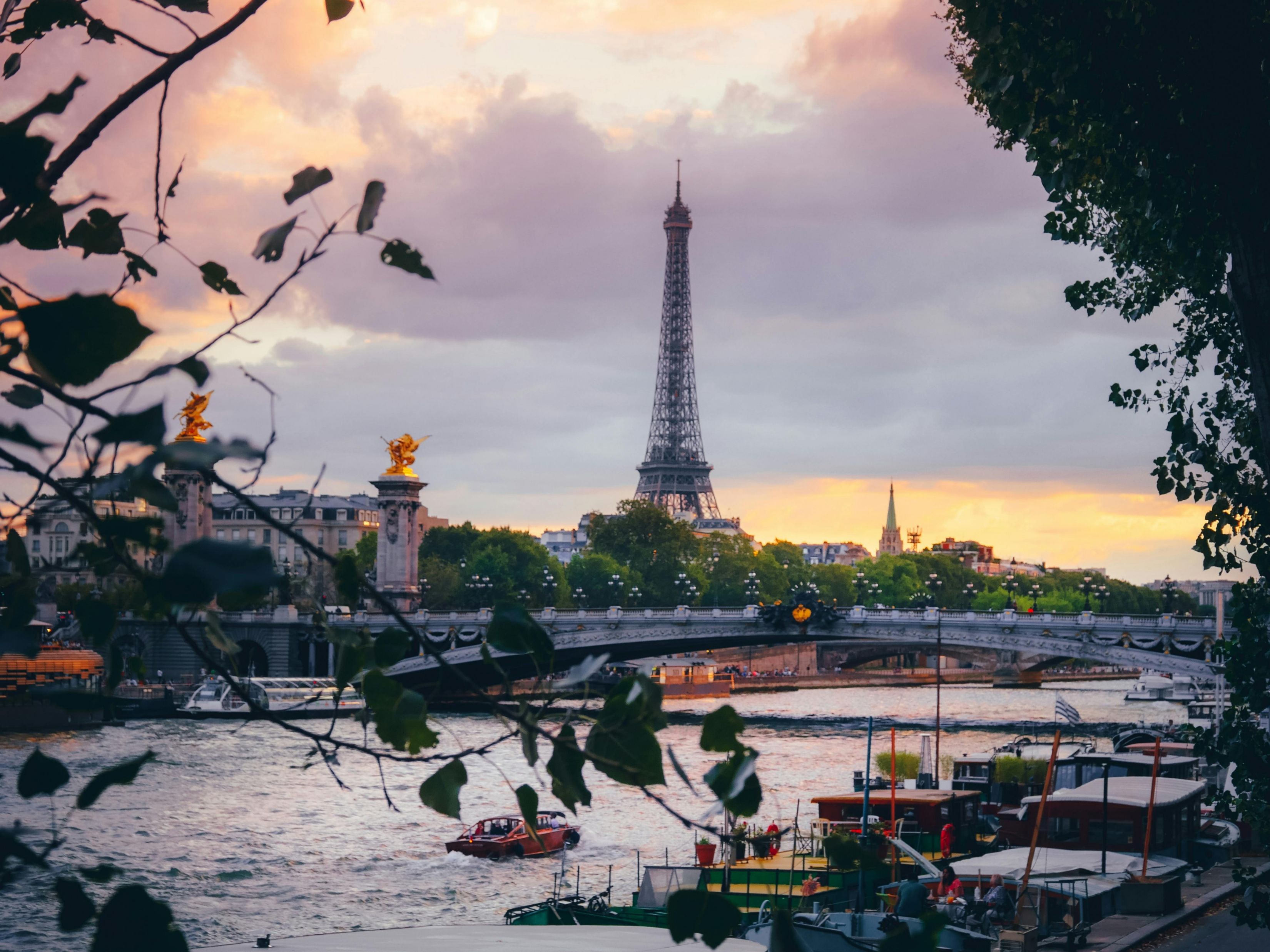 3300x2475 City Skyline Paris France Eiffel Tower