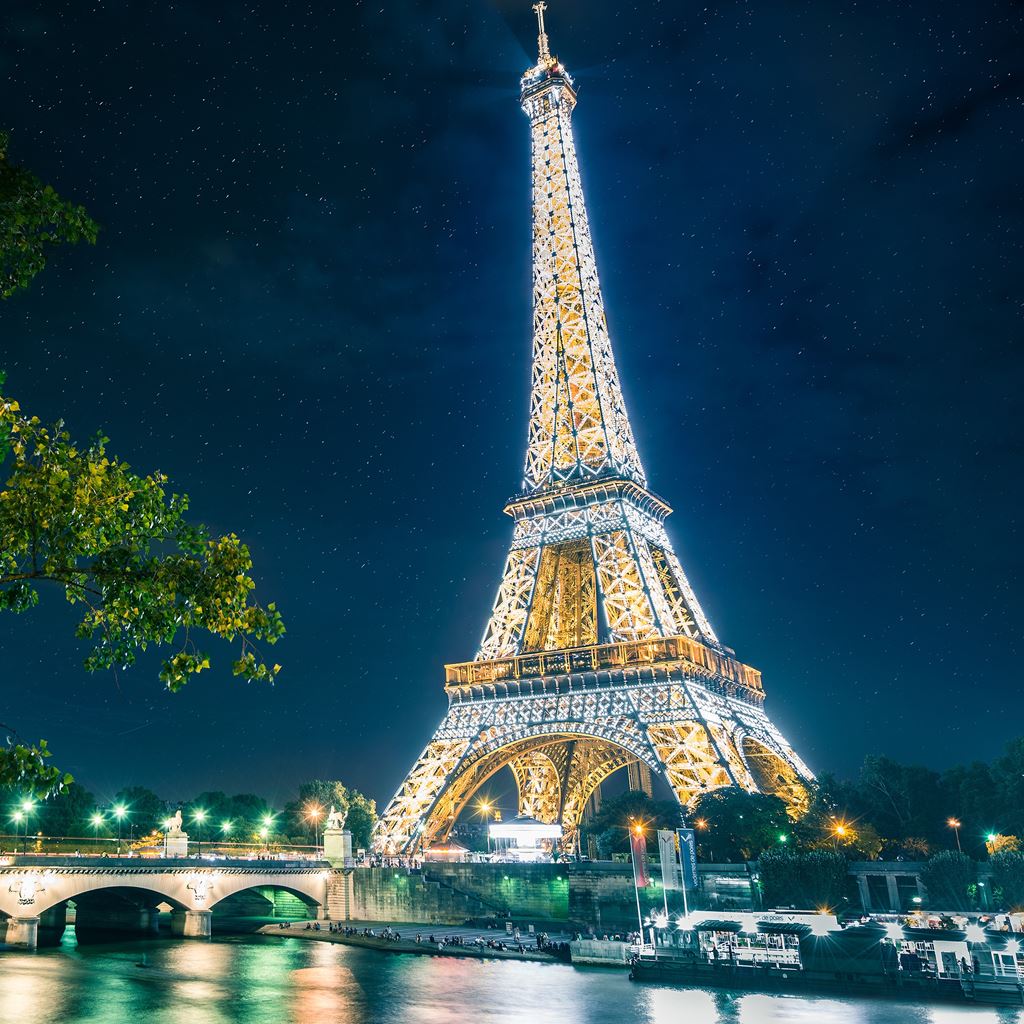 1024x1024 Best Eiffel tower iPad HD Wallpaper