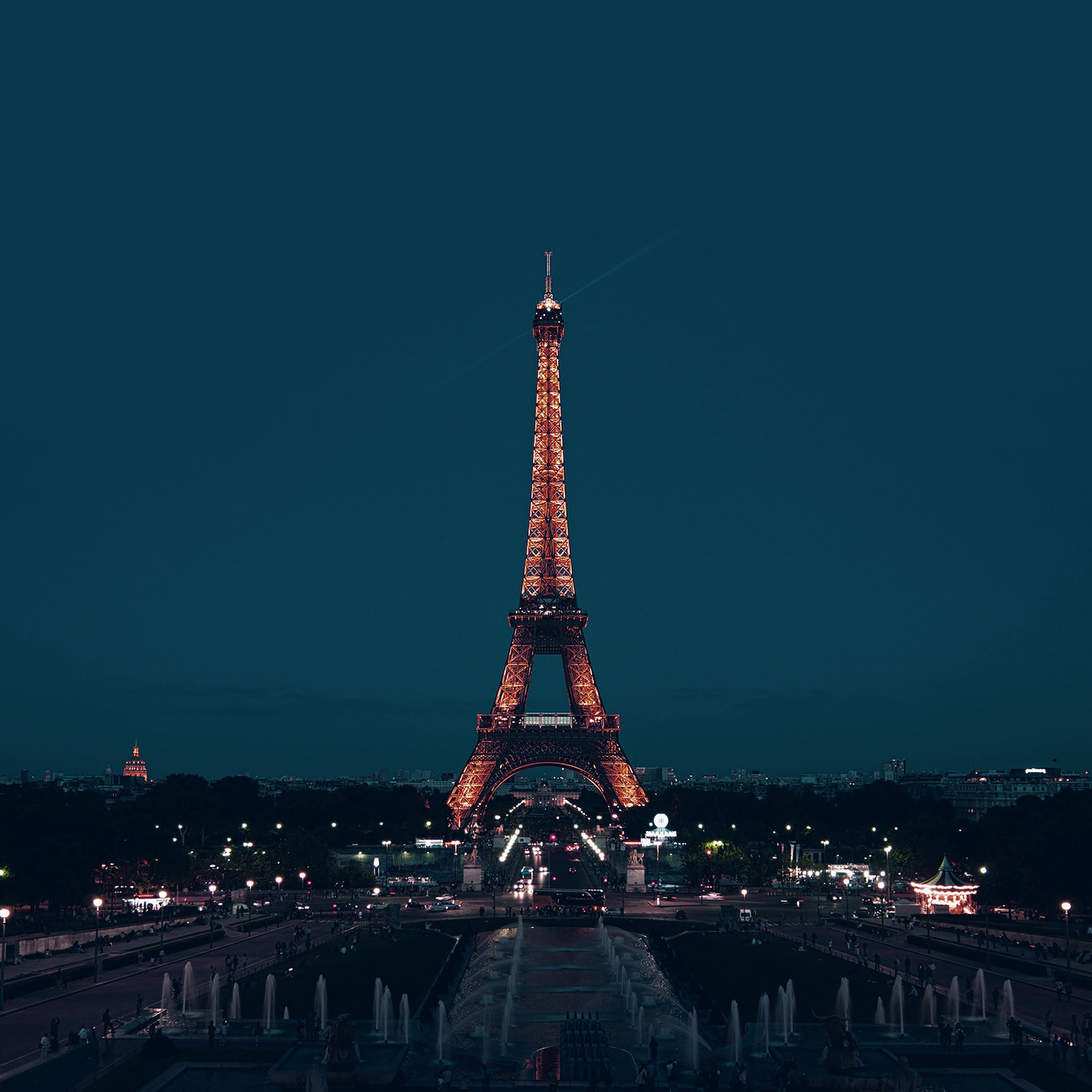 2732x2732 Blue Eiffel Tower Wallpaper