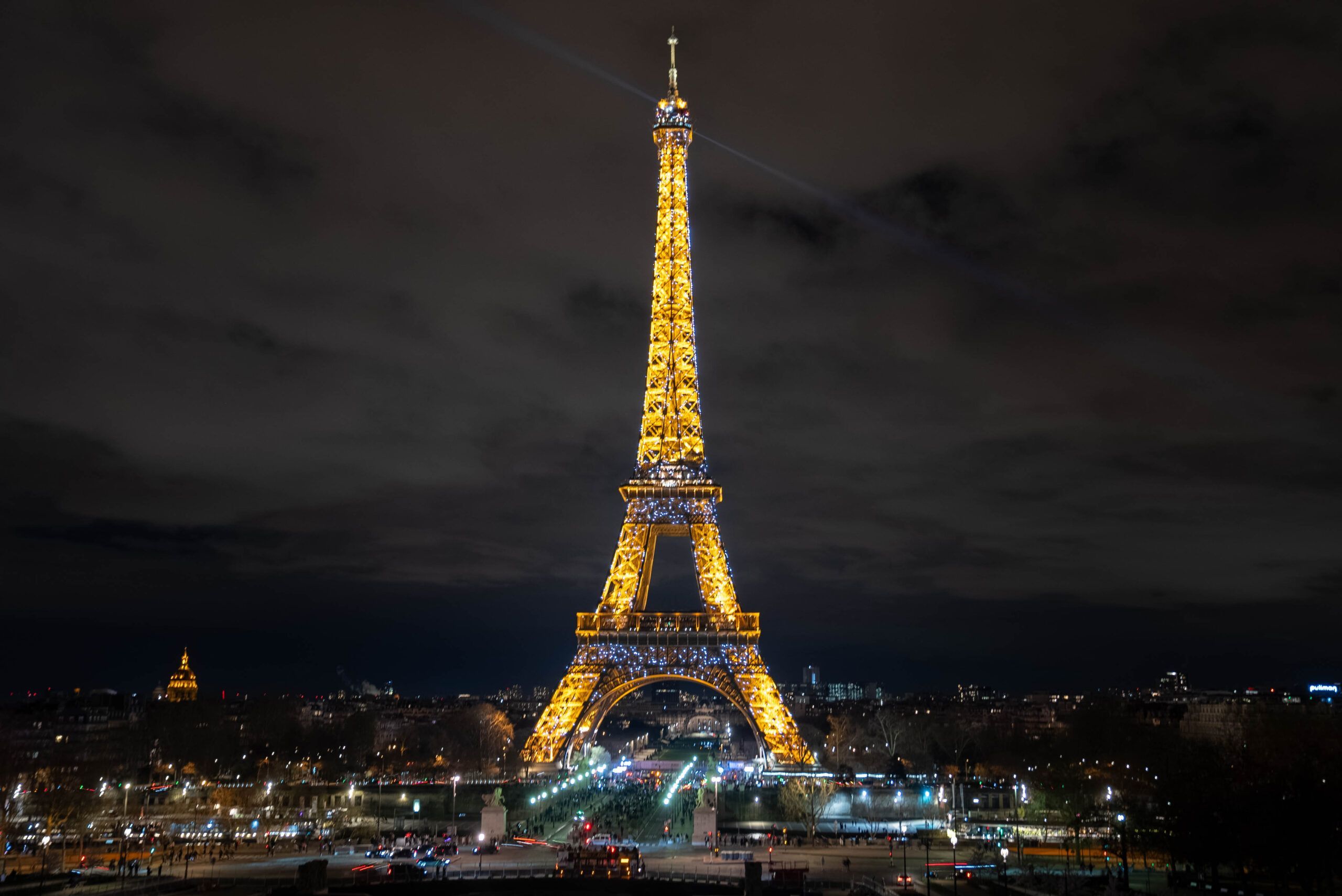 2560x1710 Are Parisians Actually That Mean