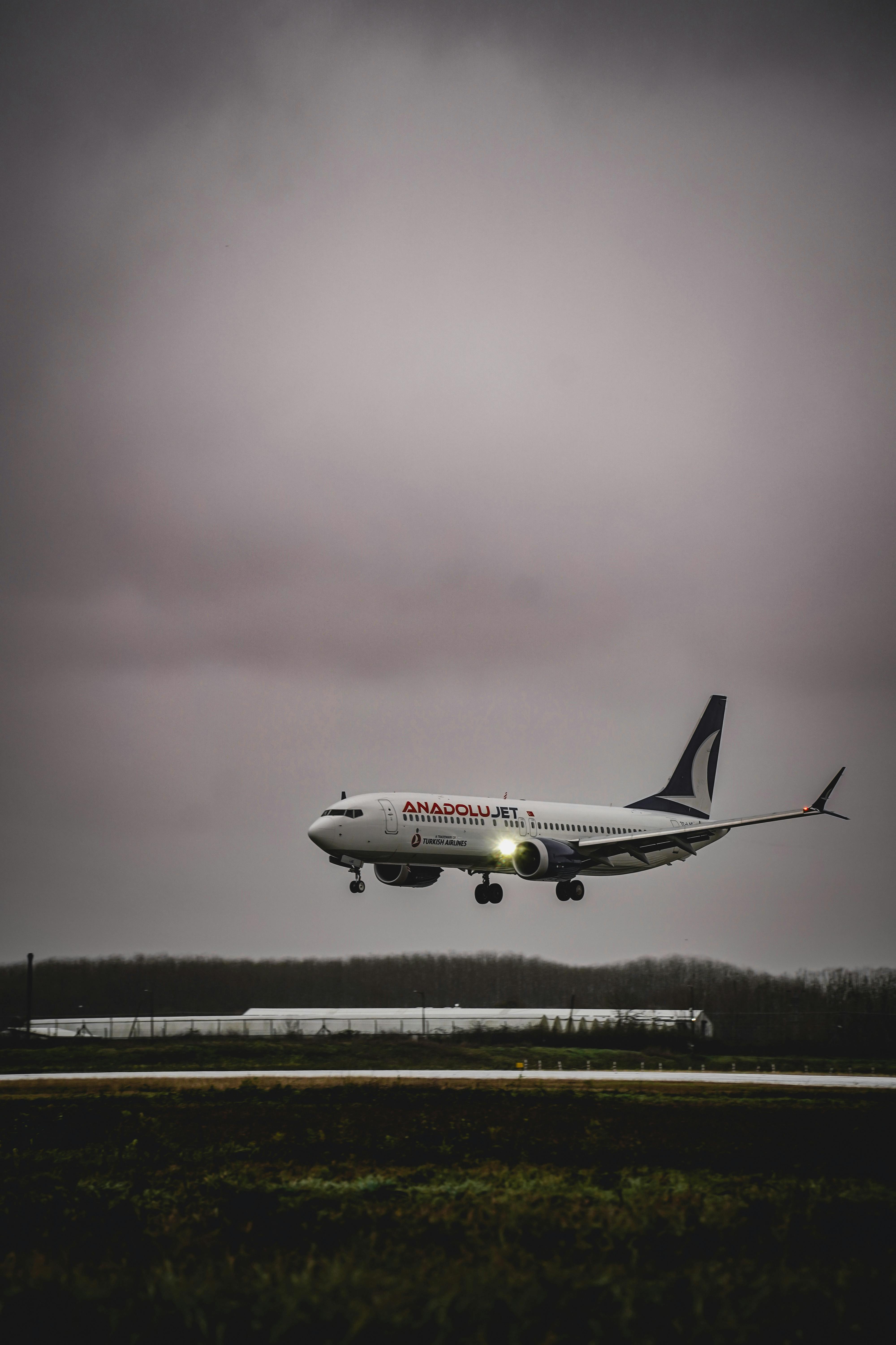 4000x6000 Plane on an Airport · Free