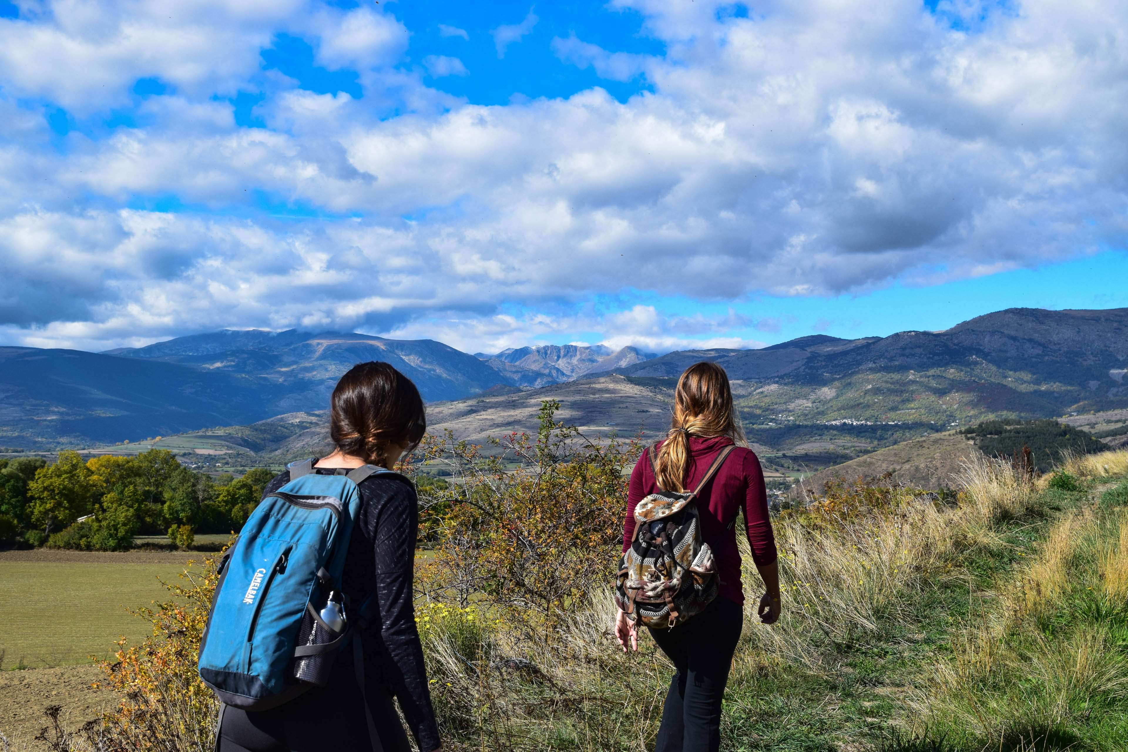 3840x2560 Girls, Grass, Hike, Hikers, Hiking, Landscape, Leisure