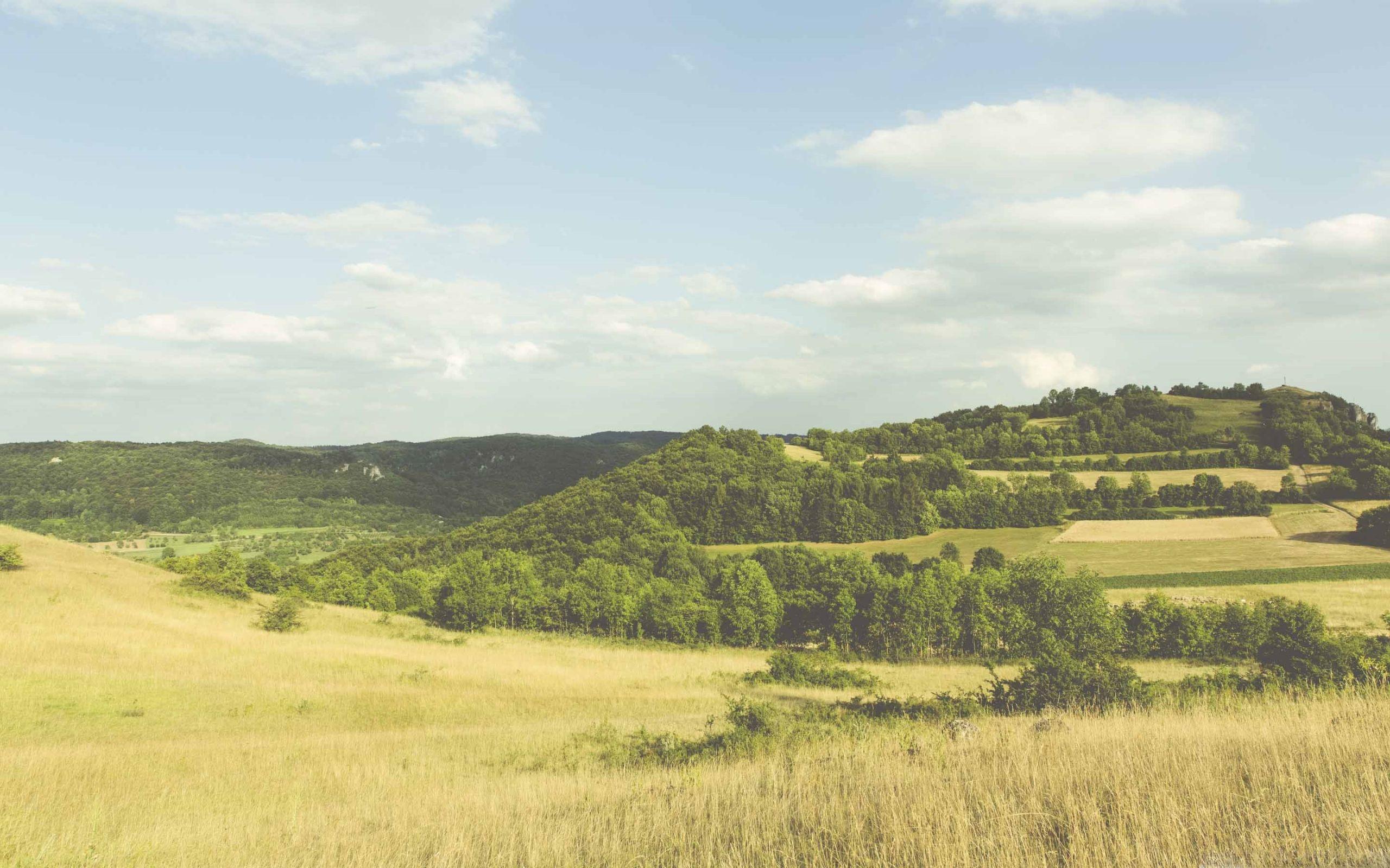 2560x1600 The Hike Mac Wallpaper Download