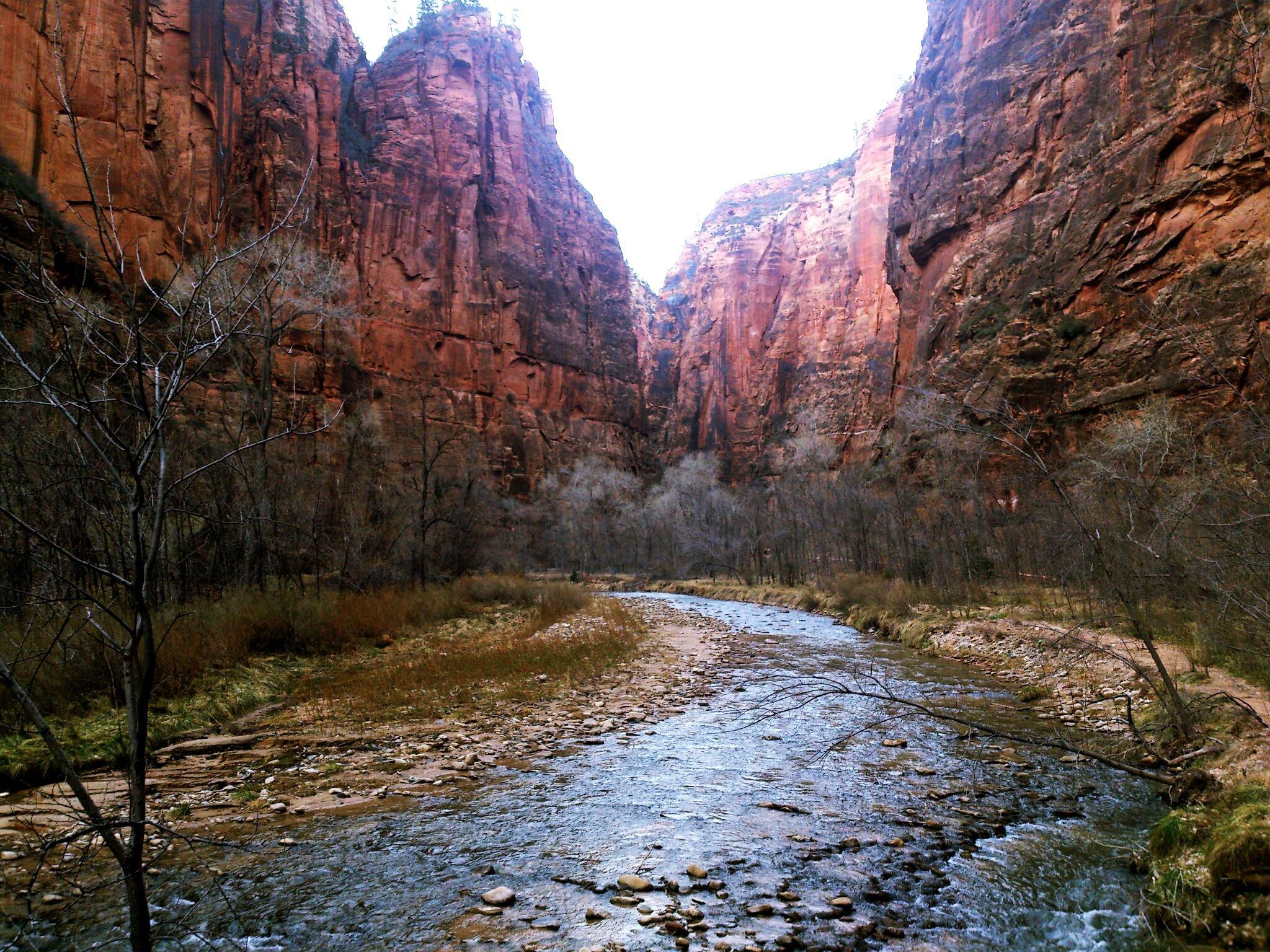 2048x1536 Zion National Park Winter Hiking Narrows, HD