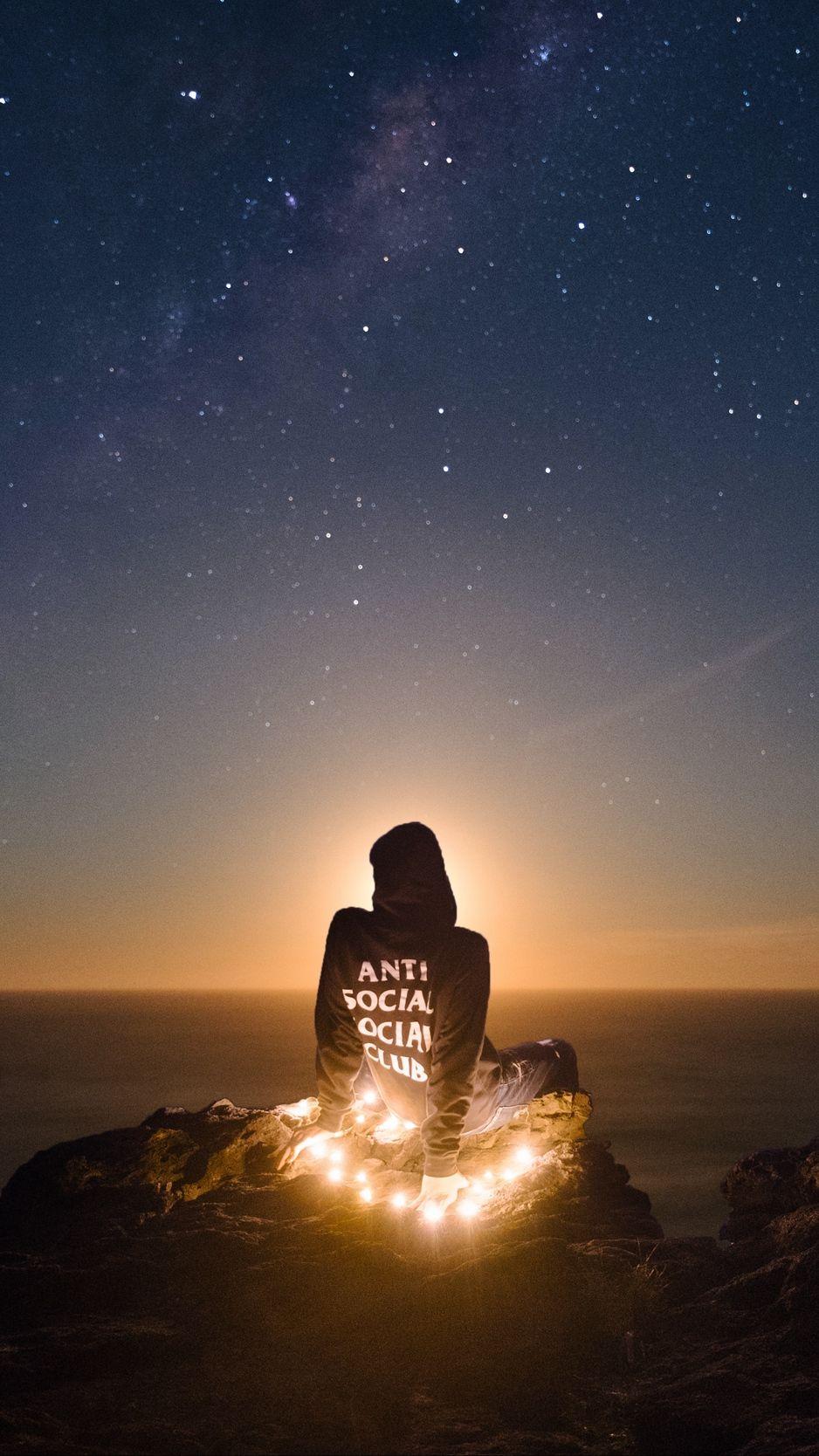 938x1668 Download wallpaper 938x1668 man, starry sky, hill, horizon