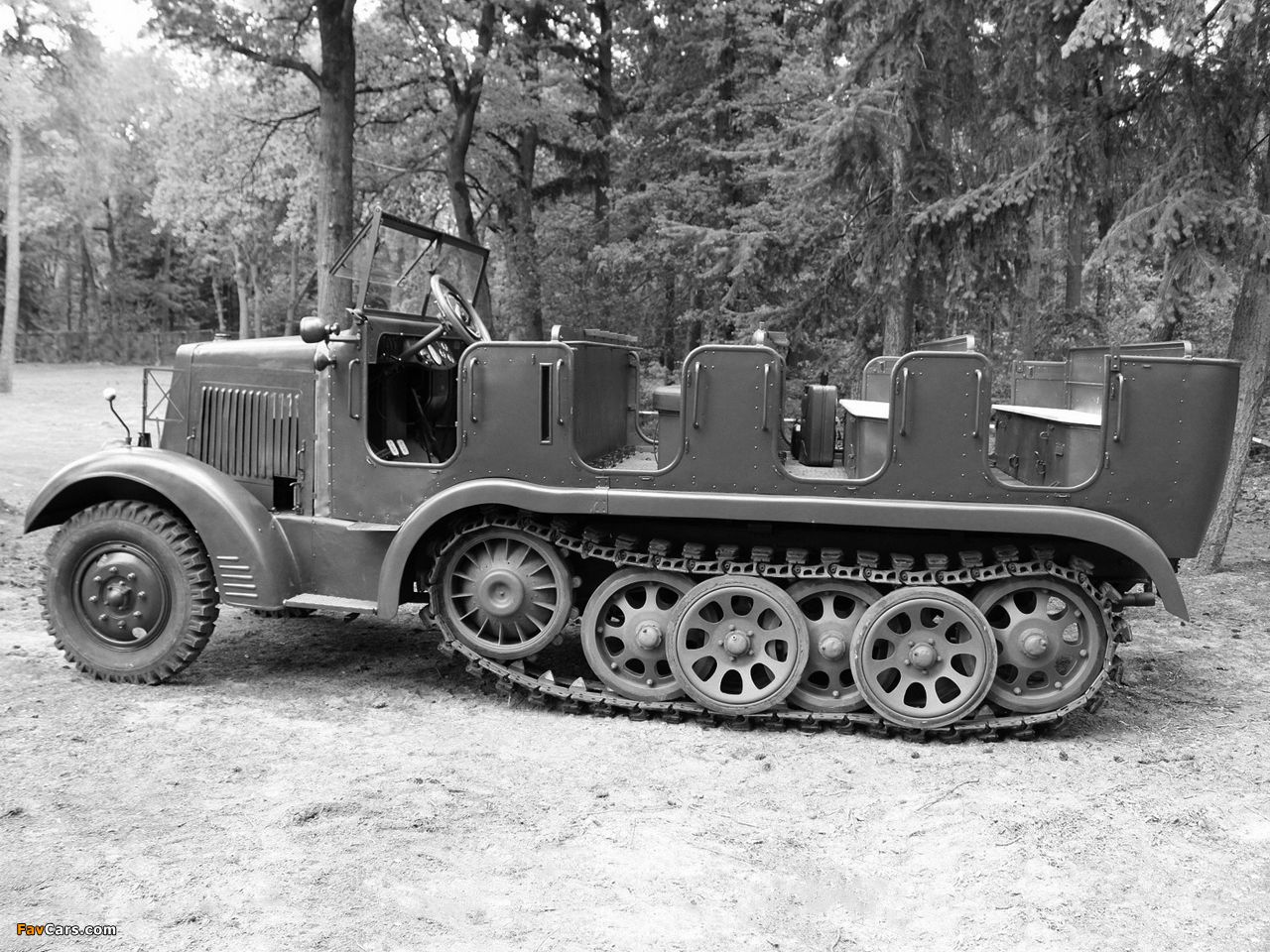 1280x960 Daimler Benz DB10 (Sd.Kfz.8) 1939–44