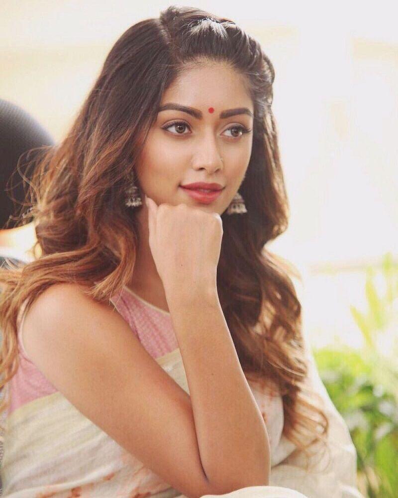 800x1000 Anu Emmanuel photo in saree: Aanu Emmanuel HD Saree