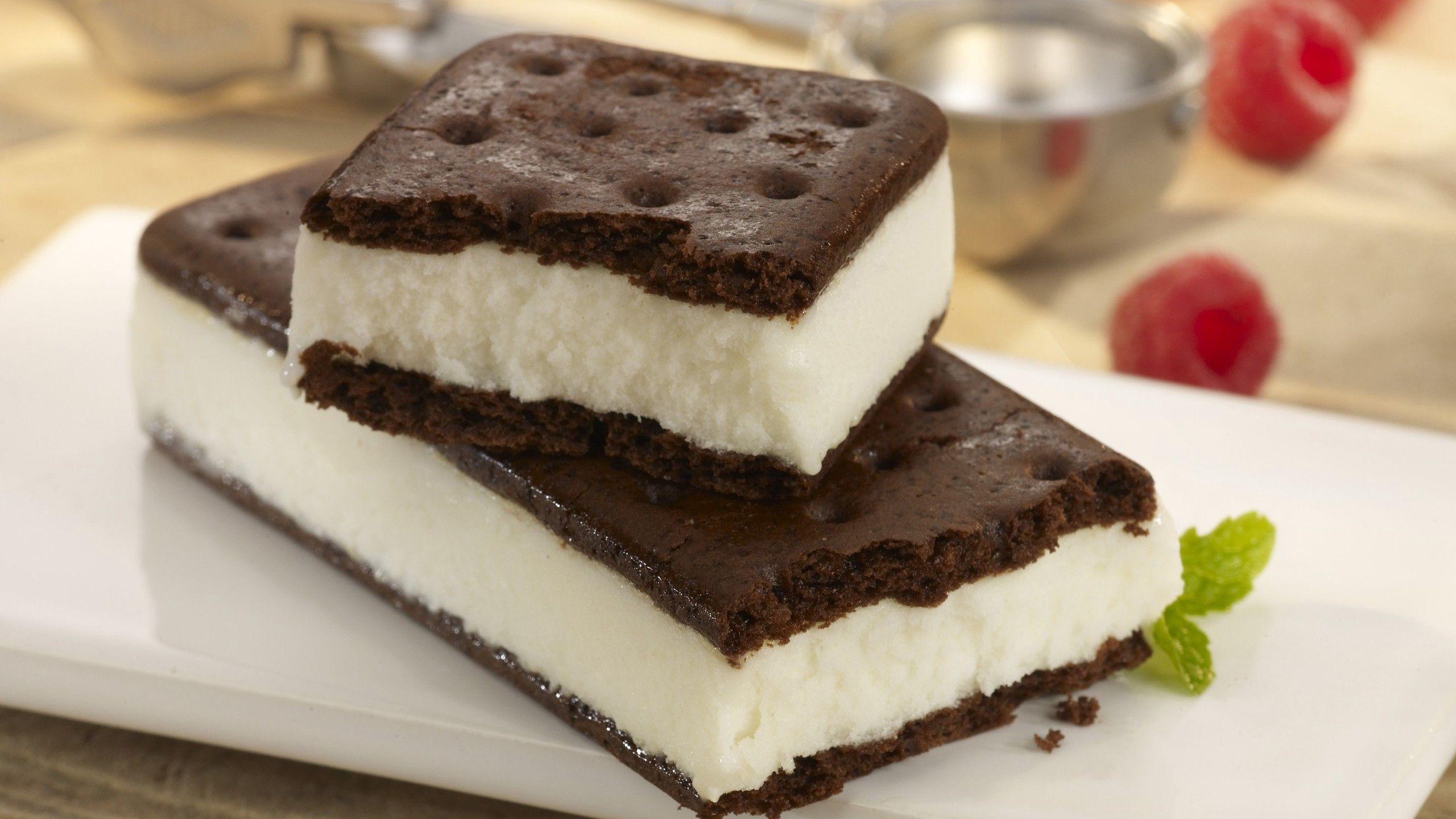 2560x1440 Download wallpaper 2560x1440 sandwich, chocolate, cake