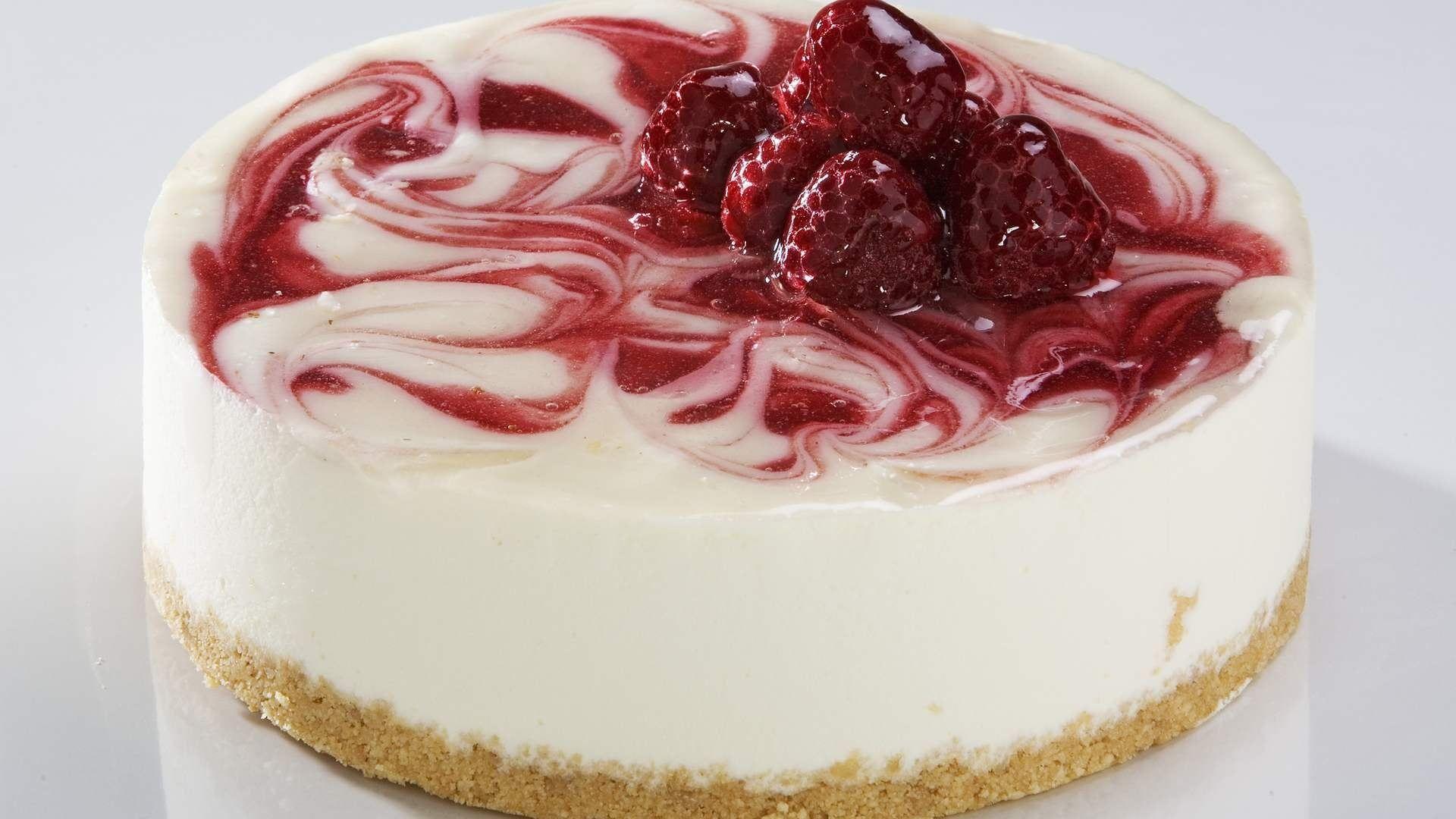 1920x1080 Strawberry cheesecake with raspberry toppings HD wallpaper