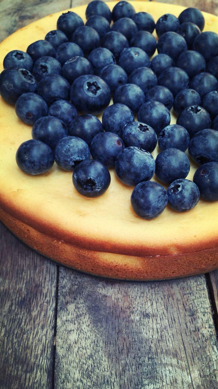 750x1334 iPhone wallpaper: Blueberry cheesecake. iPhone wallpaper