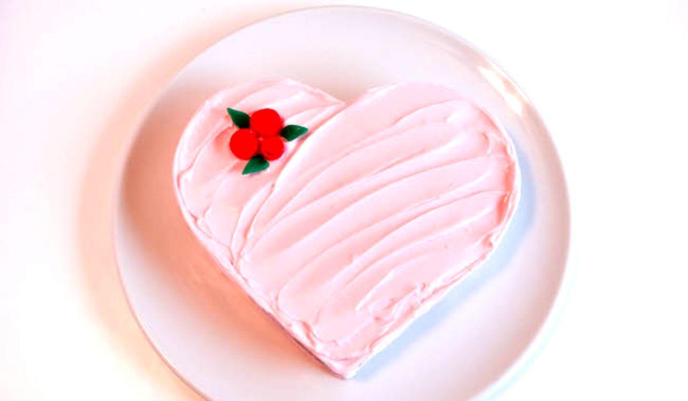1339x782 Pink Heart Cake