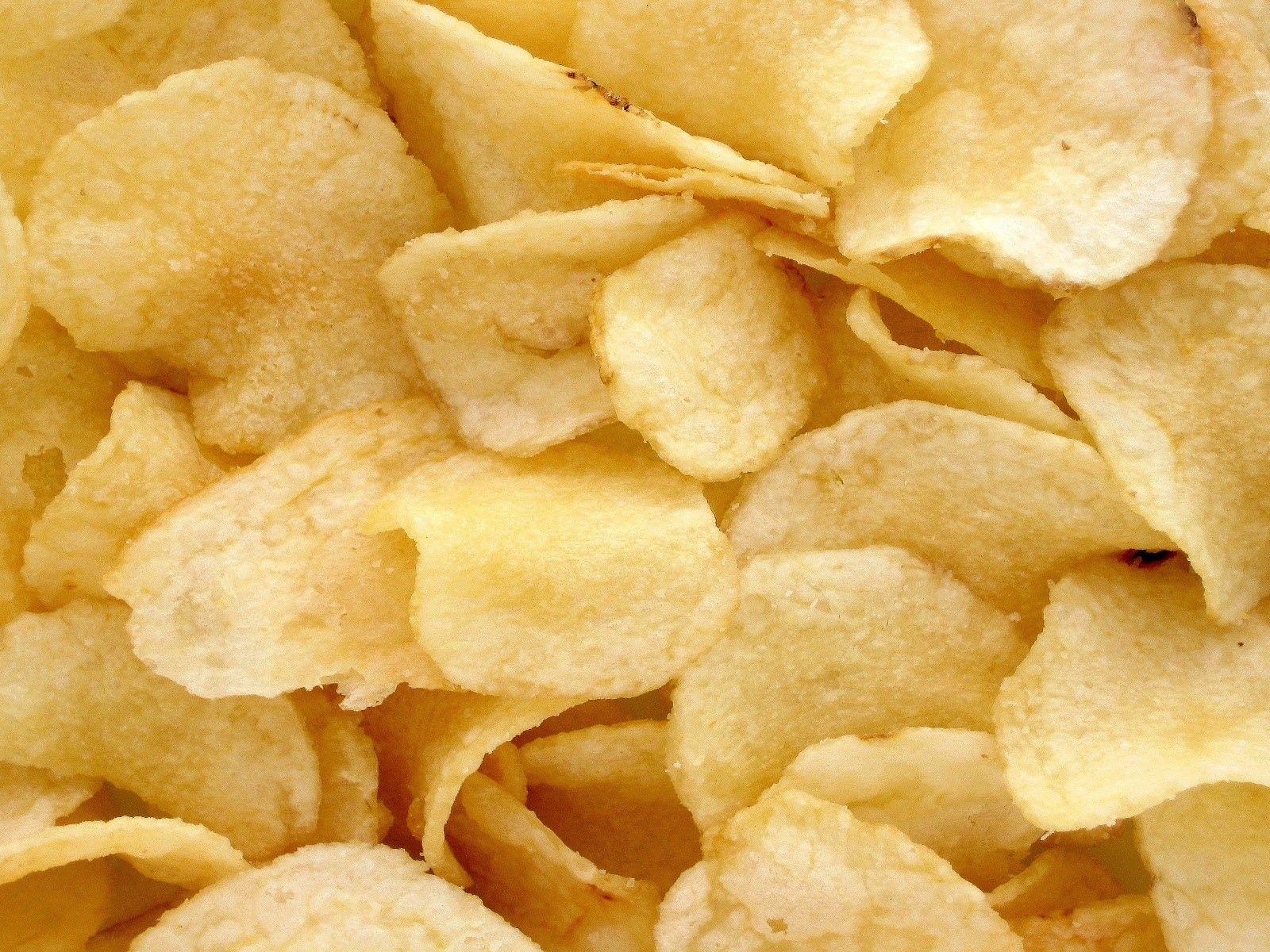 1600x1200 Download wallpaper 1600x1200 chips, potato, food standard 4