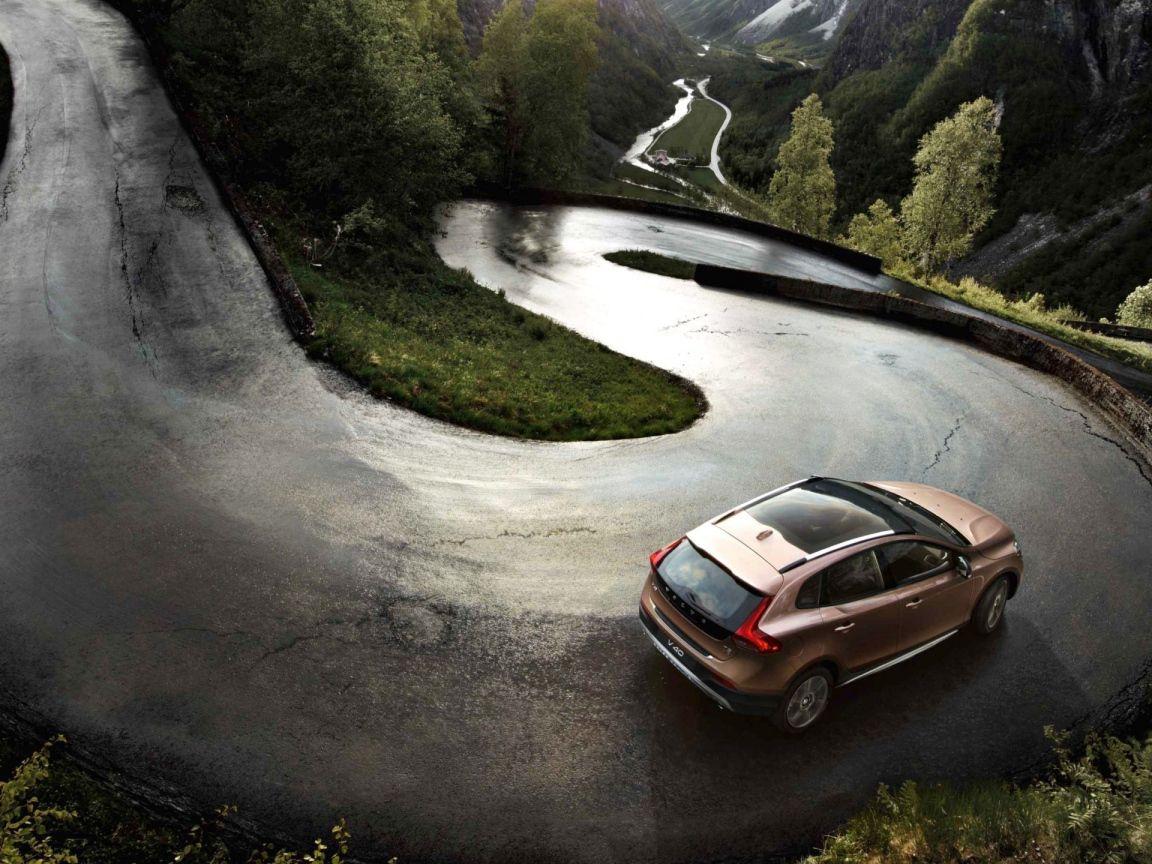 1152x864 Reliable car Volvo v40 Cross country Desktop wallpaper 1152x864