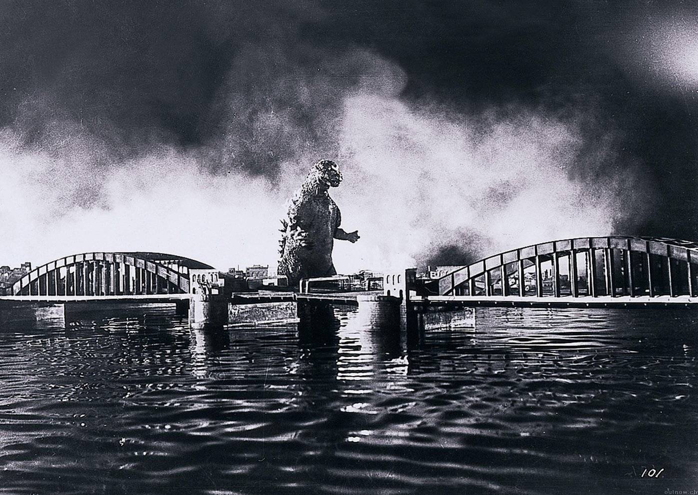 1400x994 Photo 3 of Godzilla