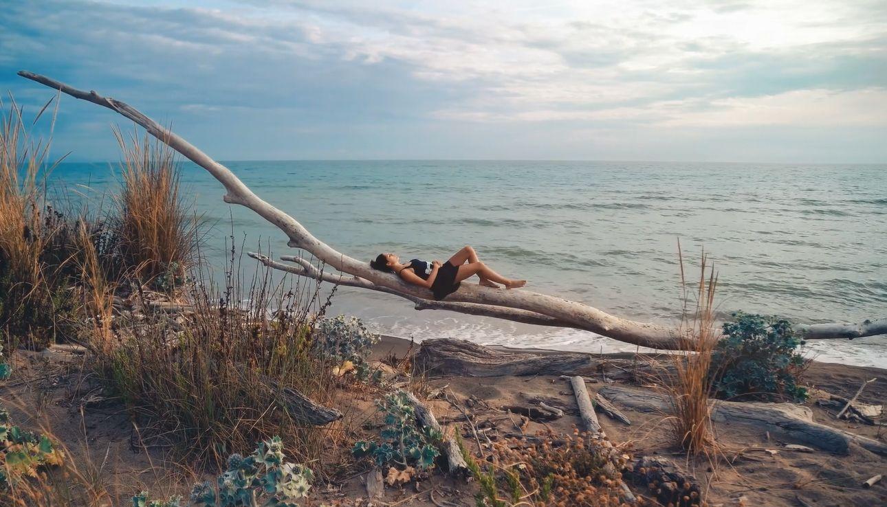 1290x738 Relaxing Girl Wallpaper Engine Free. Download Wallpaper