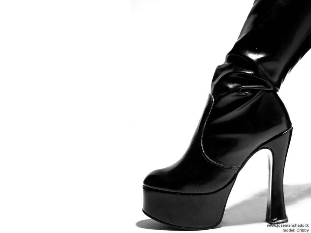1024x768 High Heels Background